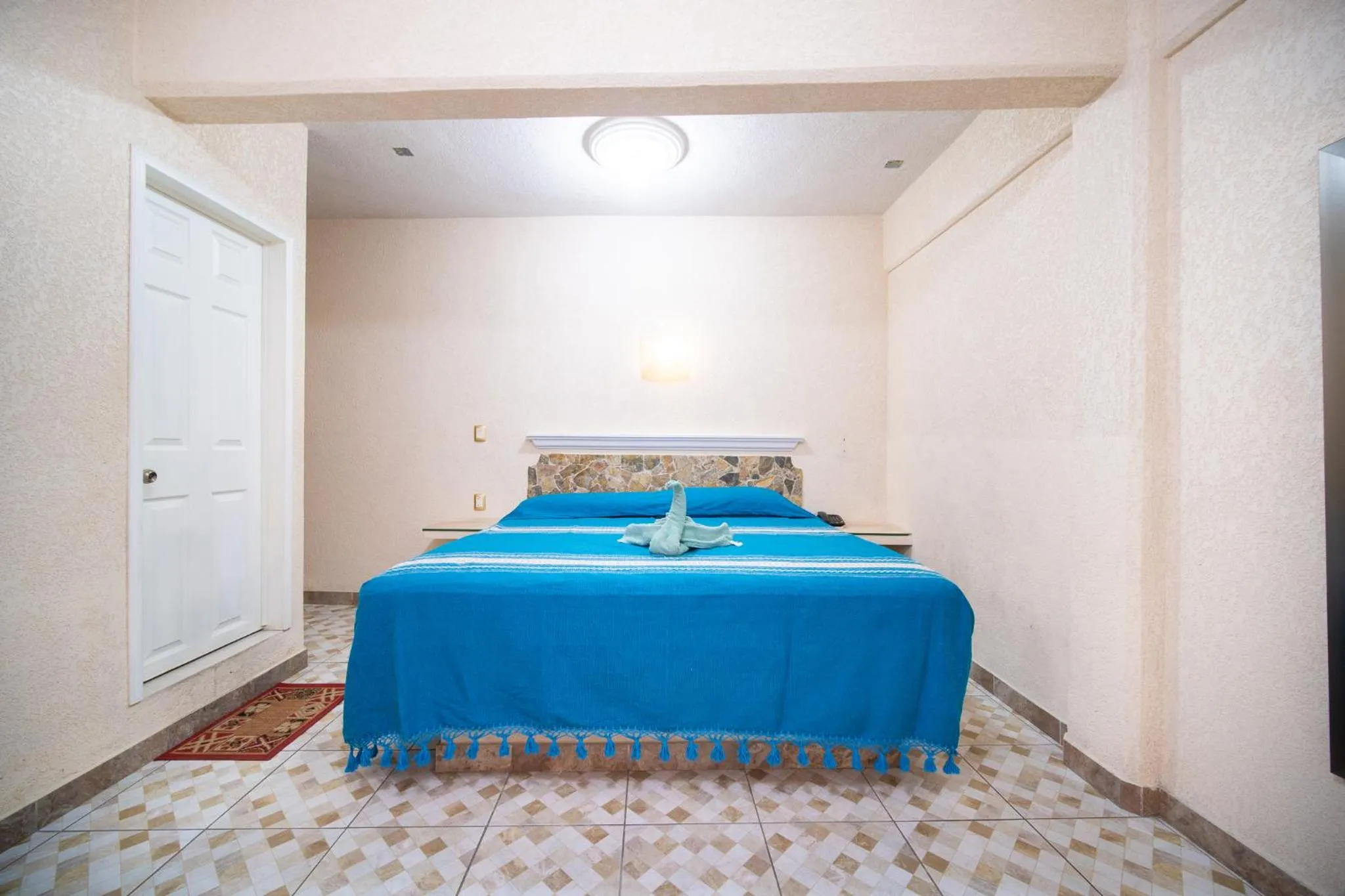 Bed in PENINSULA STAYS Executive Hotel