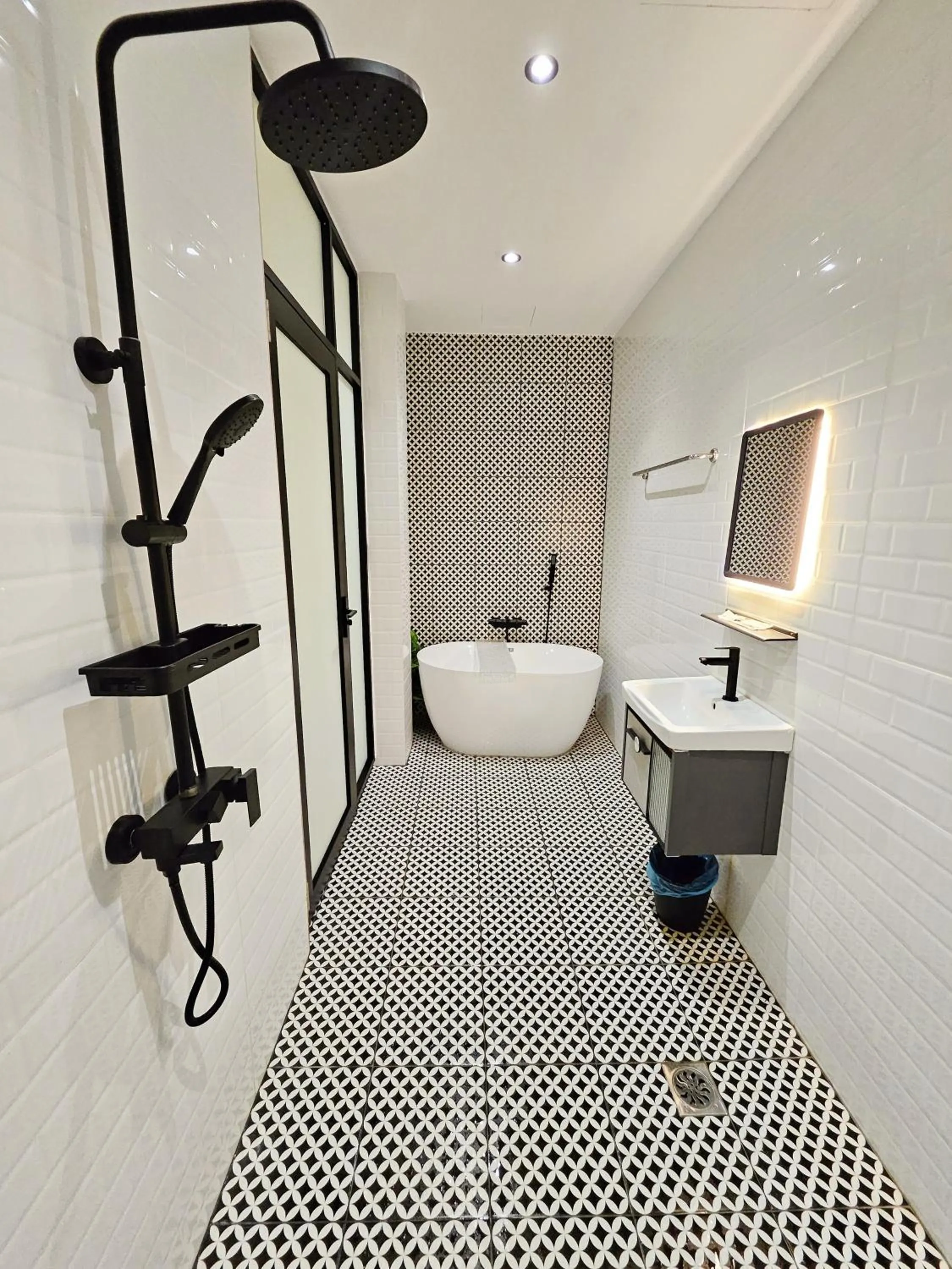 Shower in Georgetown Inn by Sky Hive