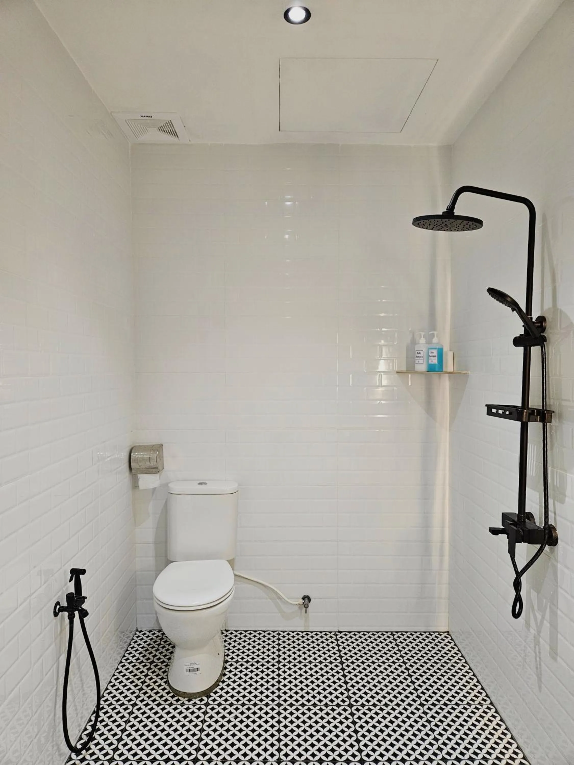 Shower in Georgetown Inn by Sky Hive