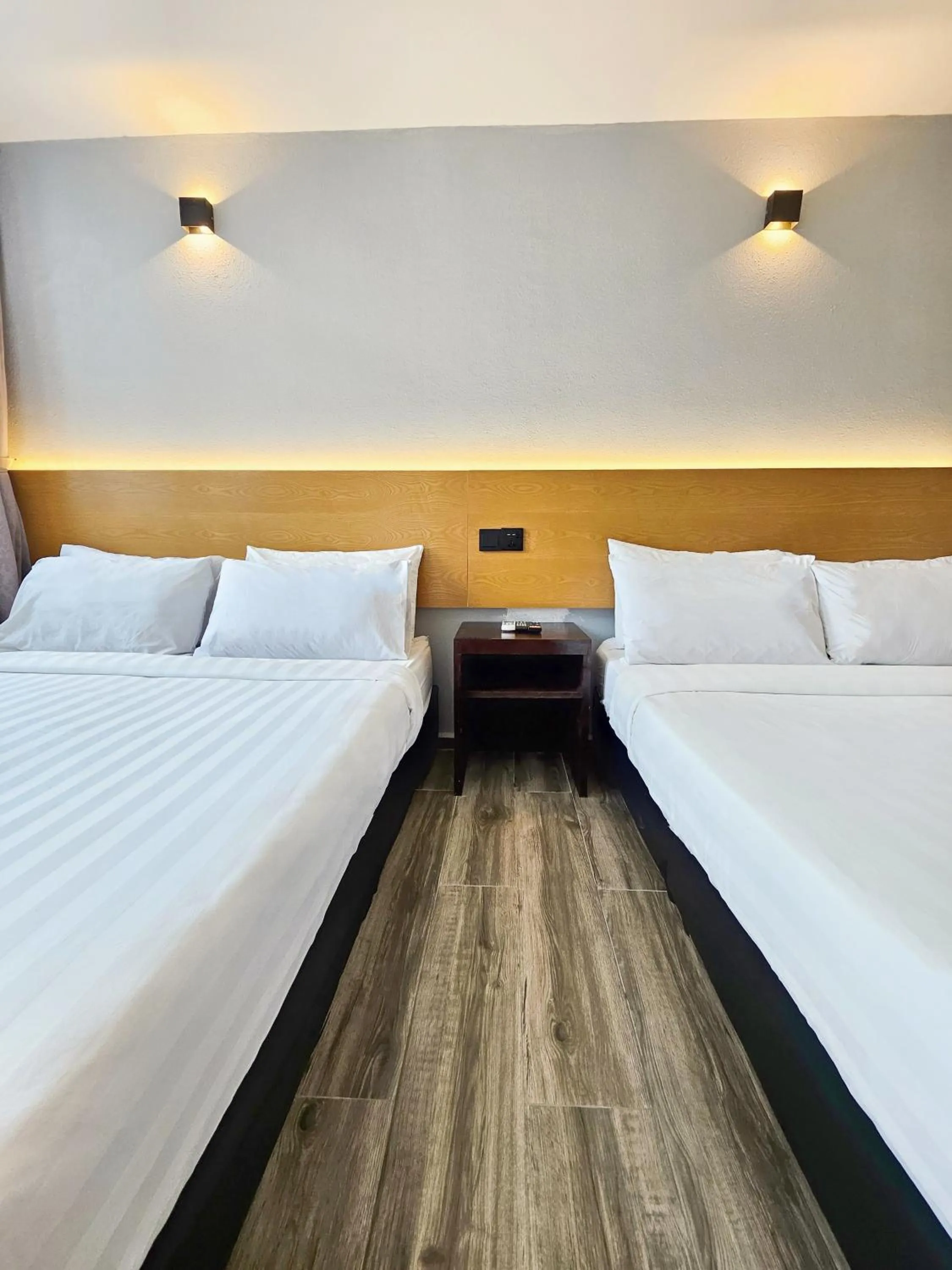 Bed in Georgetown Inn by Sky Hive