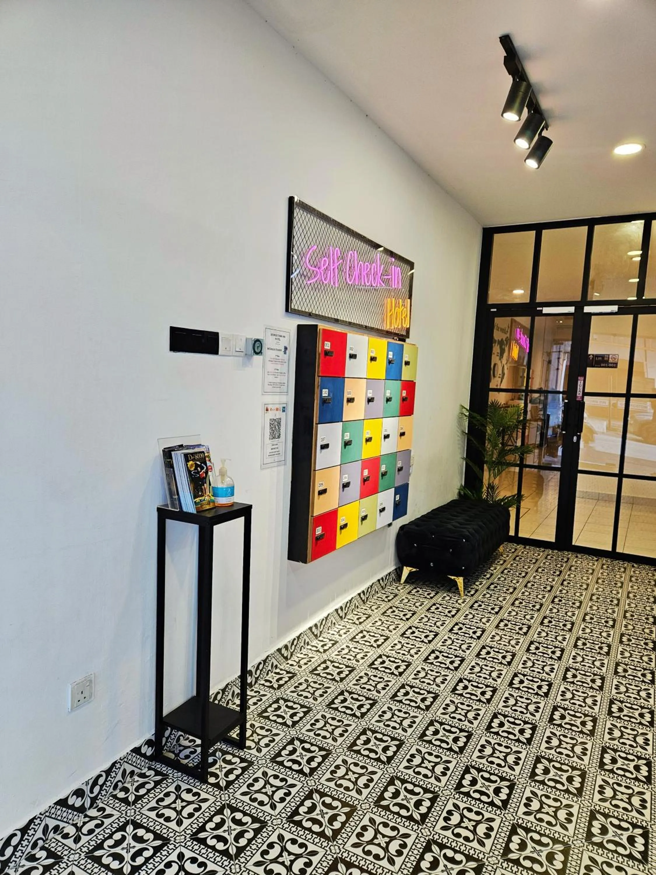 Lobby or reception in Georgetown Inn by Sky Hive