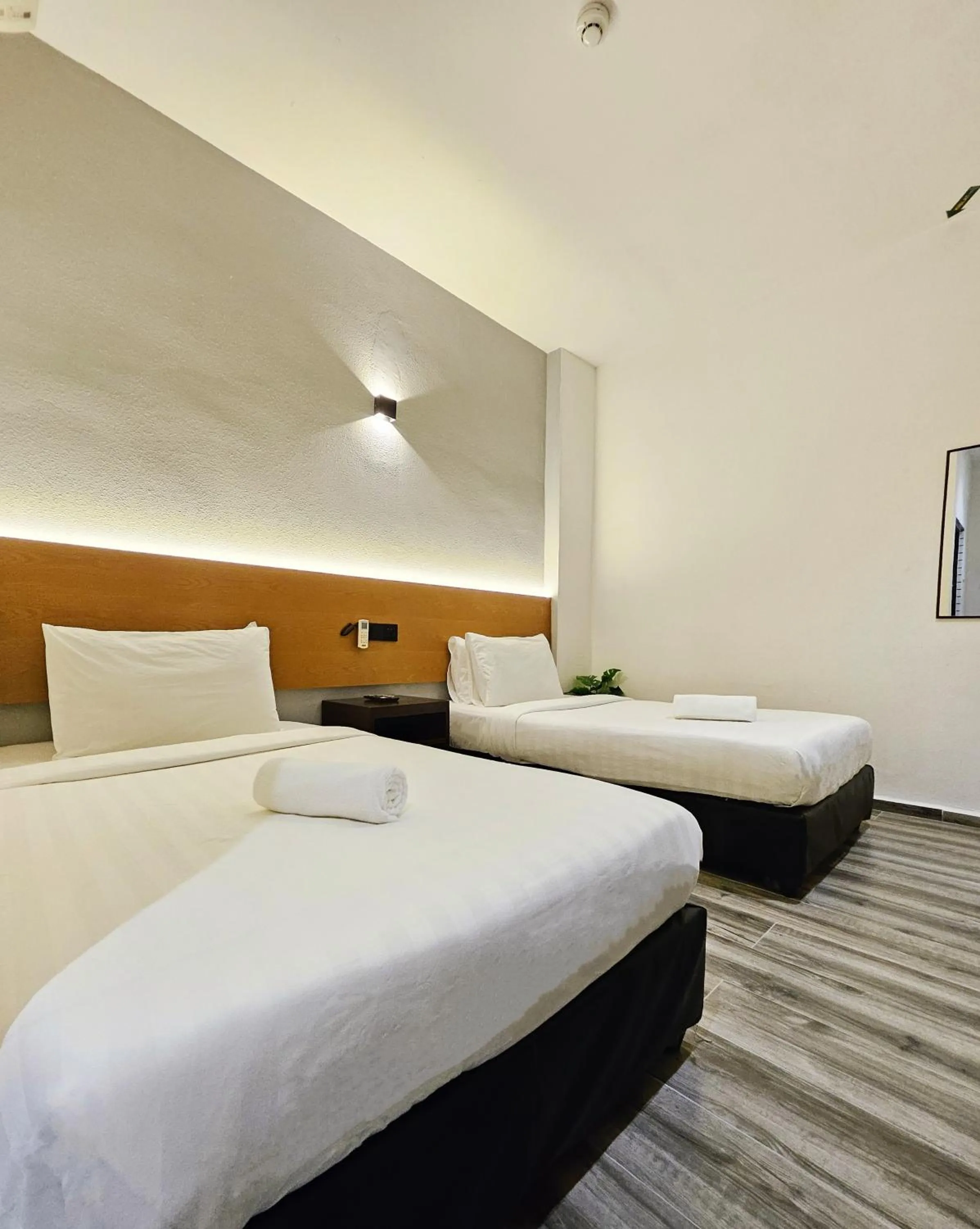 Photo of the whole room, Bed in Georgetown Inn by Sky Hive