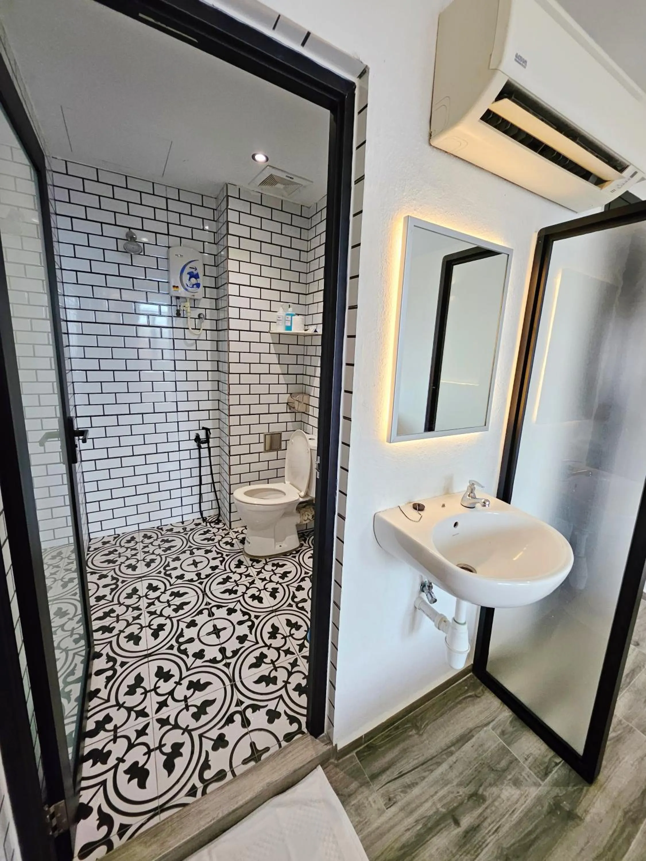 Bathroom in Georgetown Inn by Sky Hive