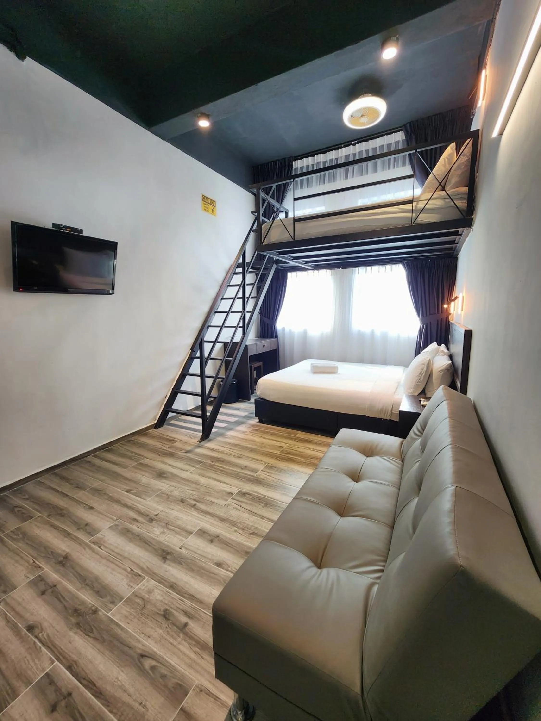 Photo of the whole room, Bed in Georgetown Inn by Sky Hive