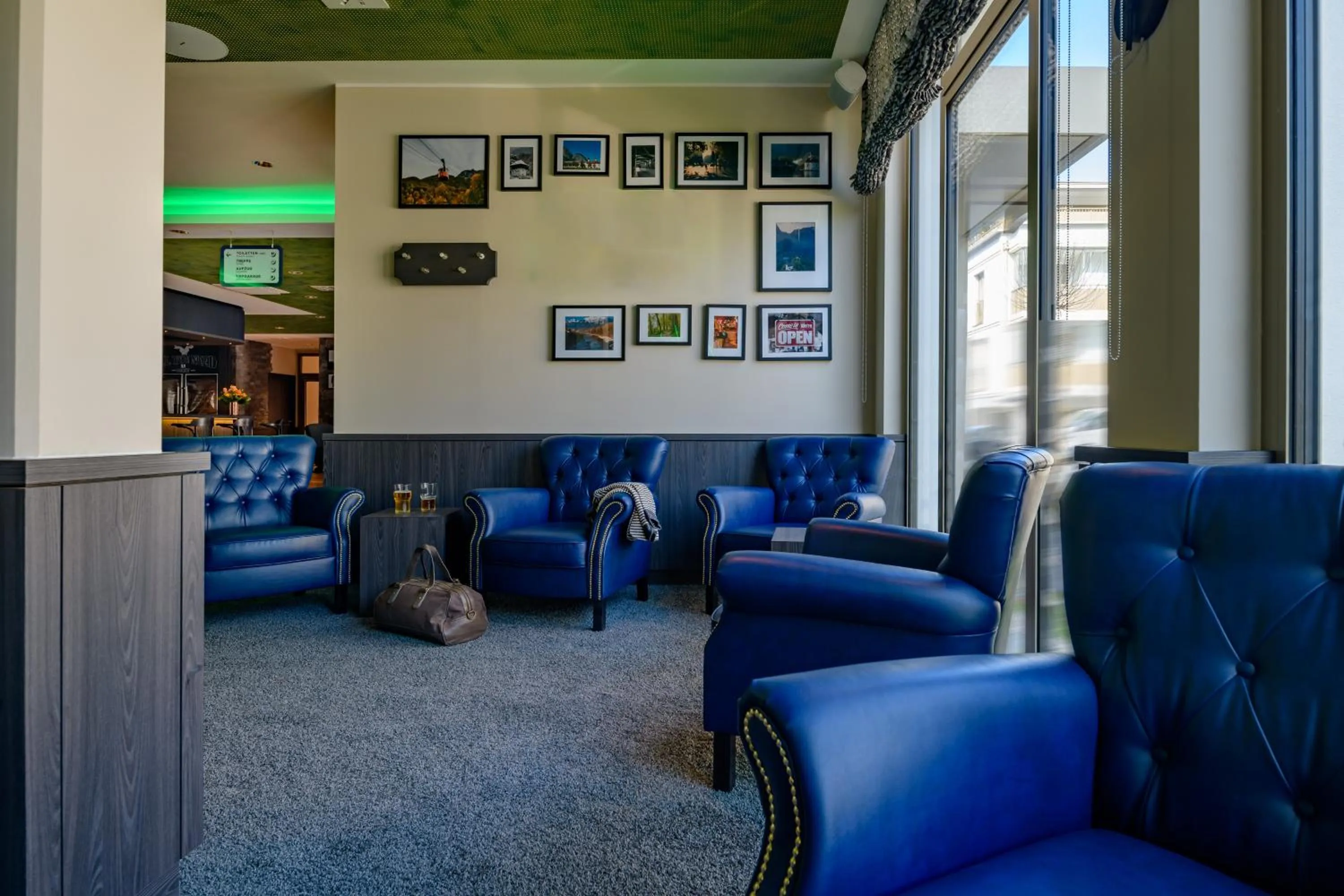 Lounge or bar in ibis Styles Bad Reichenhall