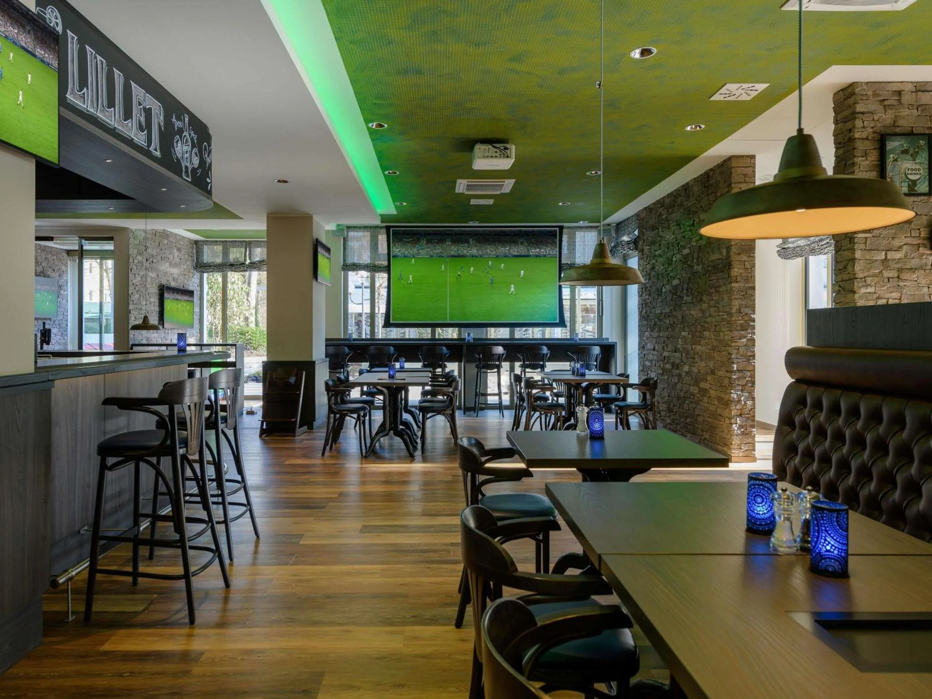 Lounge or bar in ibis Styles Bad Reichenhall