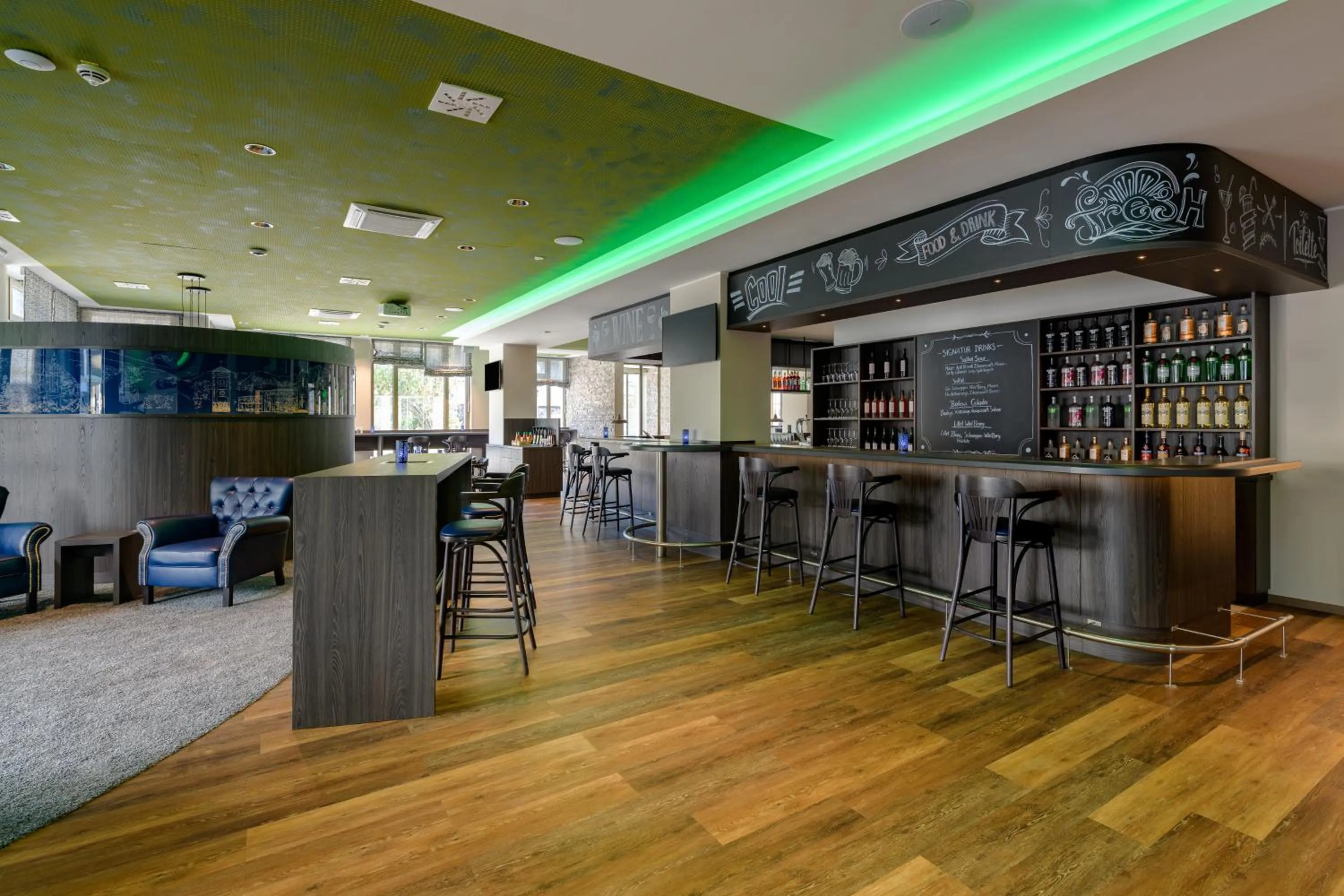 Lounge or bar in ibis Styles Bad Reichenhall