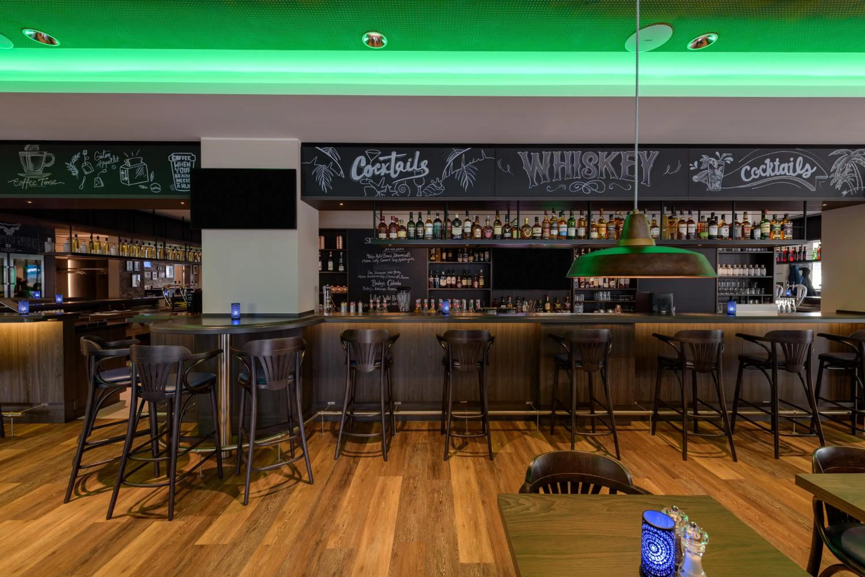 Lounge or bar in ibis Styles Bad Reichenhall