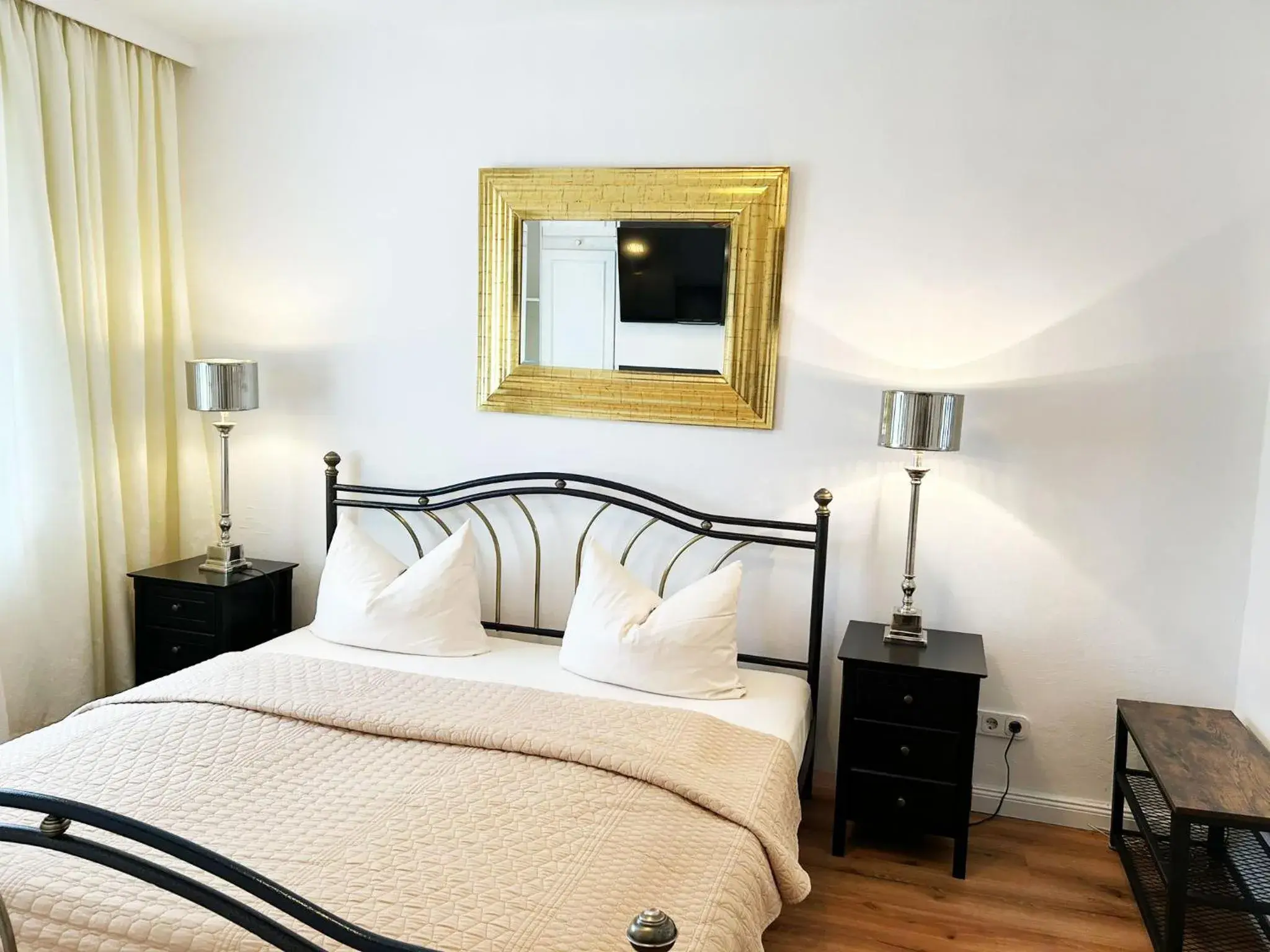 Triple Room with Balcony - single occupancy in Hotel Mariahilf München Triple Room with Balcony - single occupancy in Hotel Mariahilf München