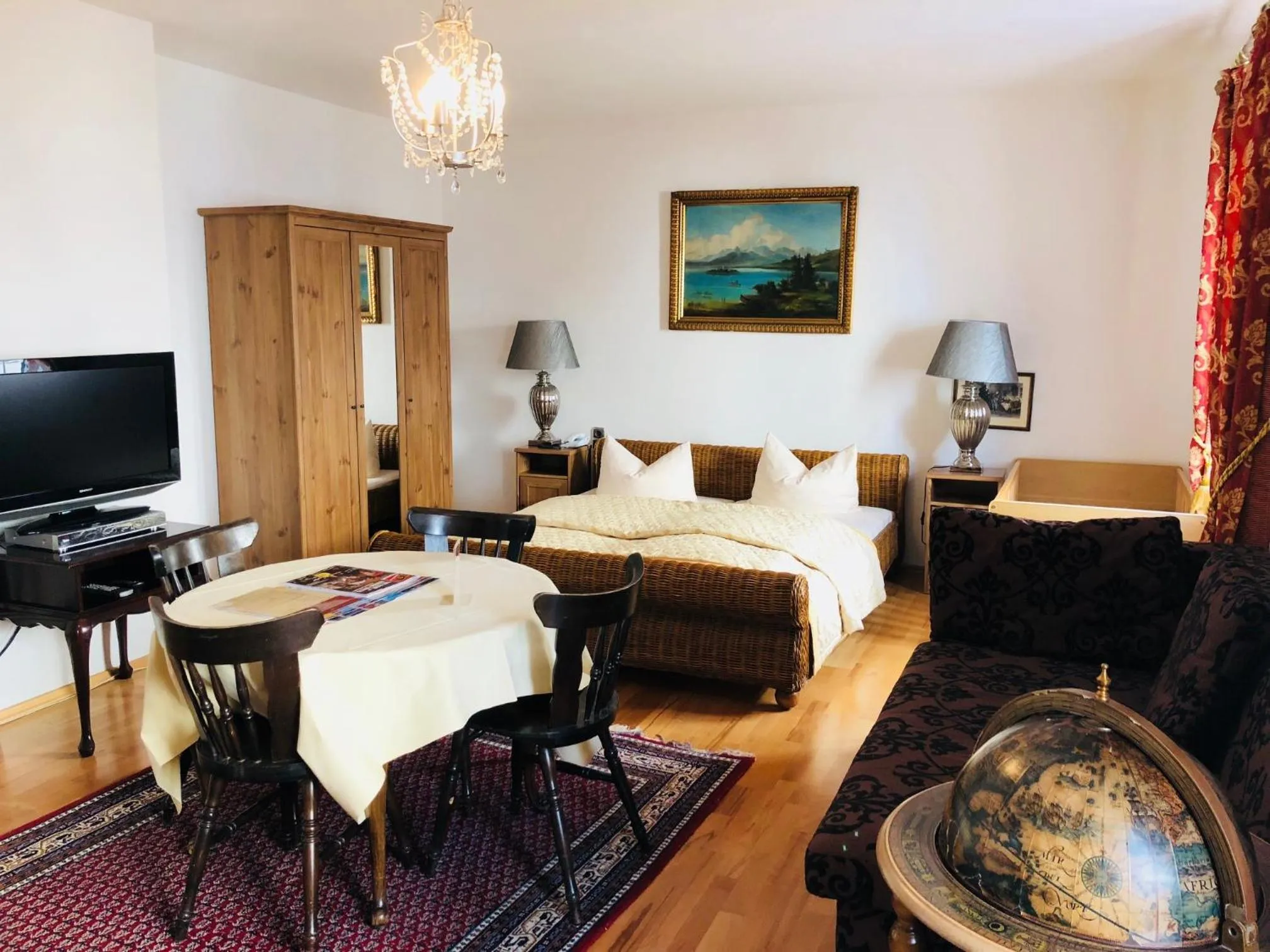 Photo of the whole room, Bed in Hotel Mariahilf München