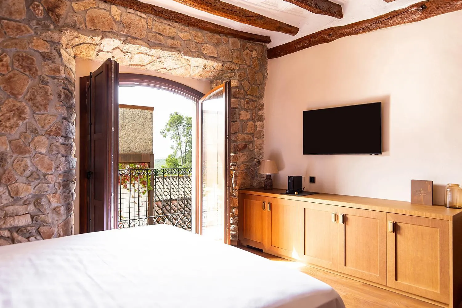 Bed in Hotel Montrubí 1771 - Slow Winery Hotel - Adults only