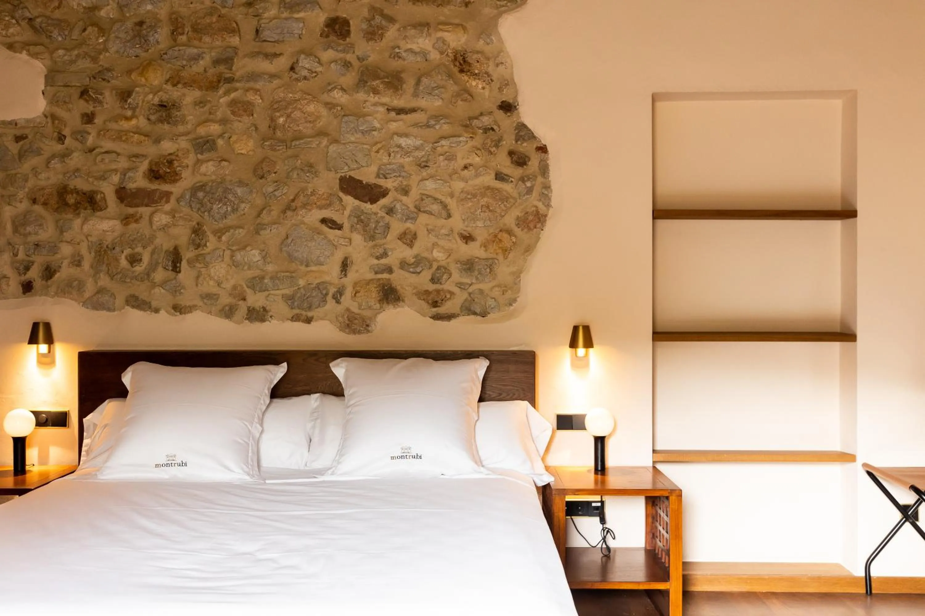 Bed in Hotel Montrubí 1771 - Slow Winery Hotel - Adults only