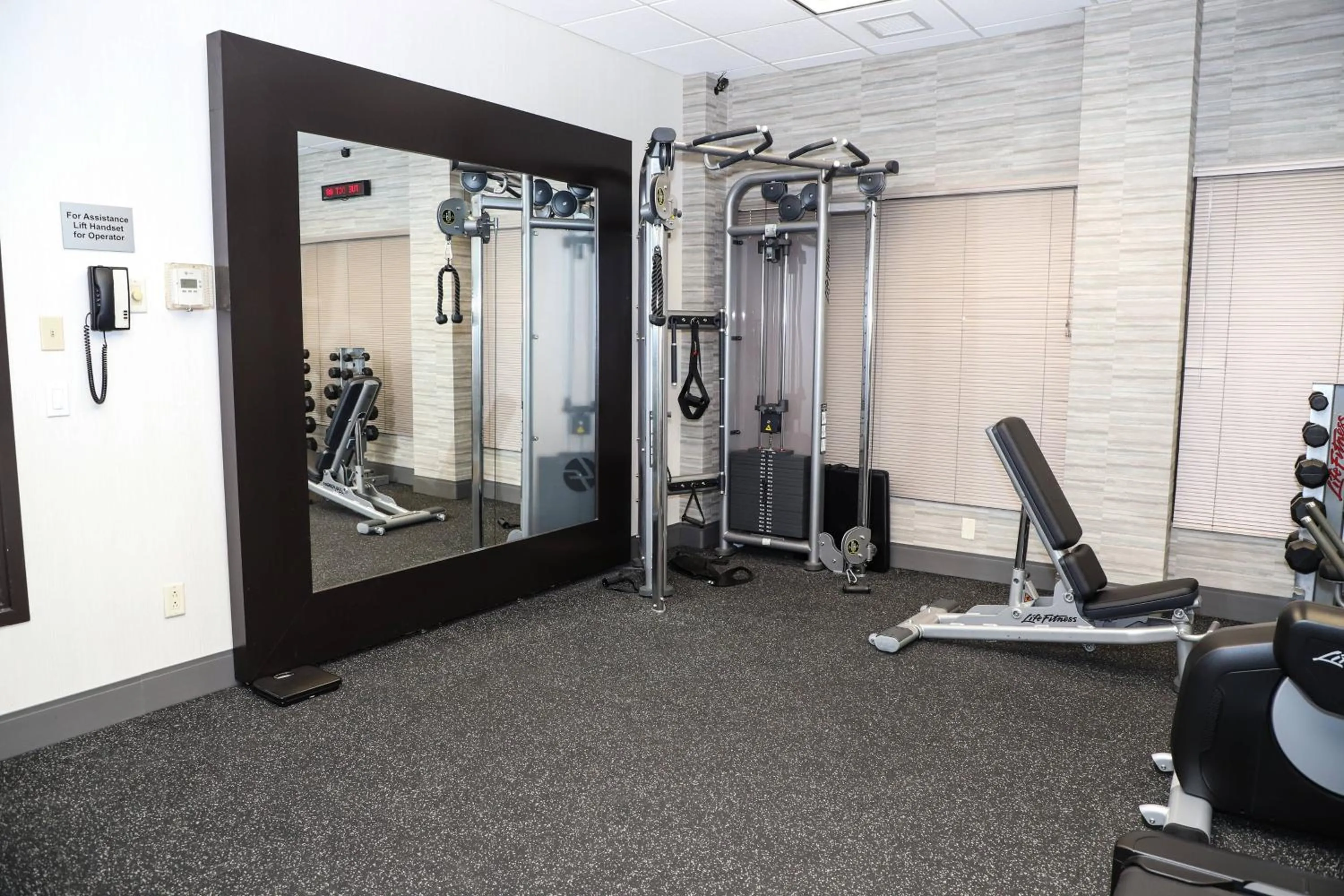 Fitness centre/facilities in Courtyard by Marriott Toronto Brampton