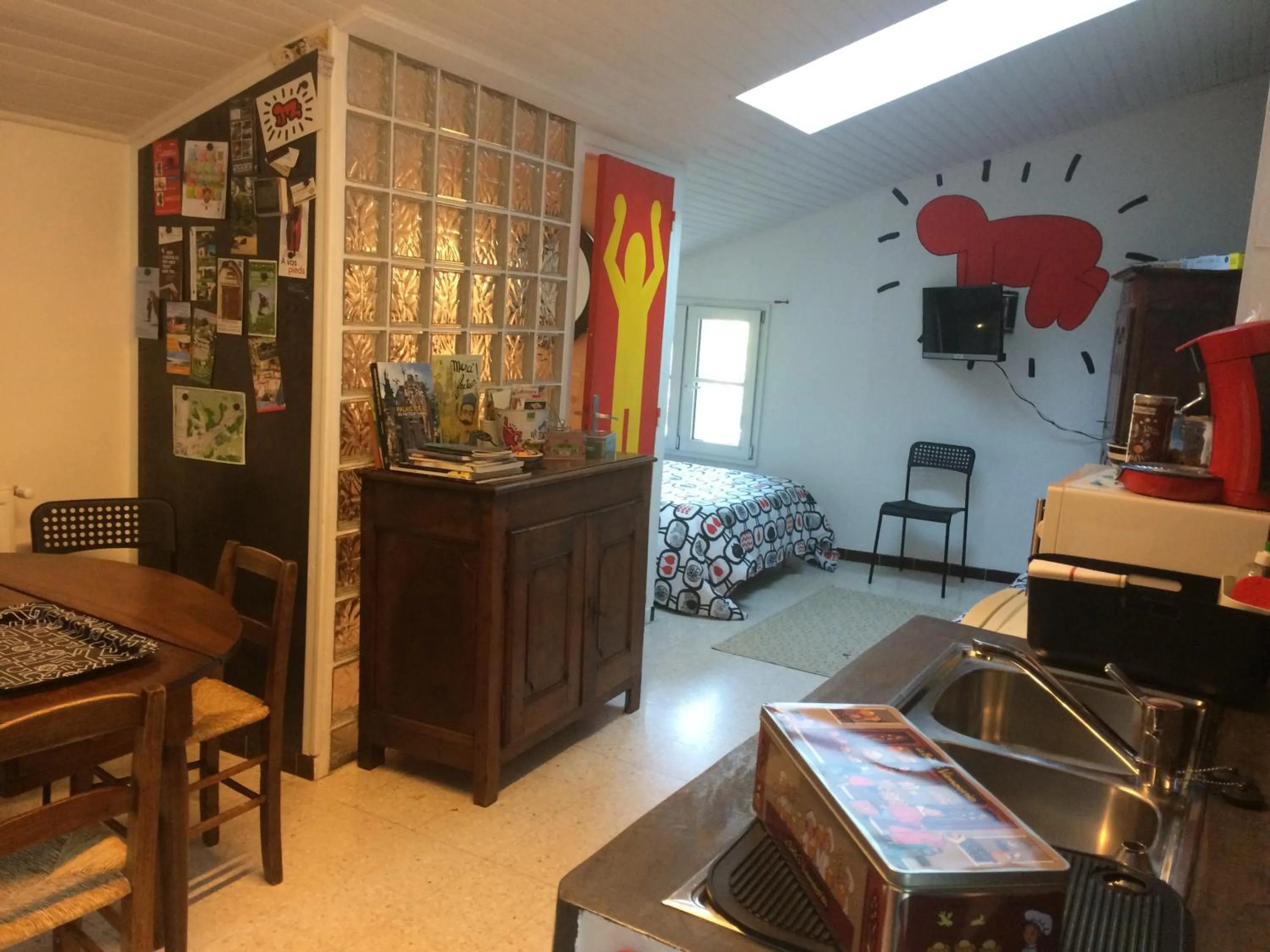 Decorative detail in Chez L'Antiquaire