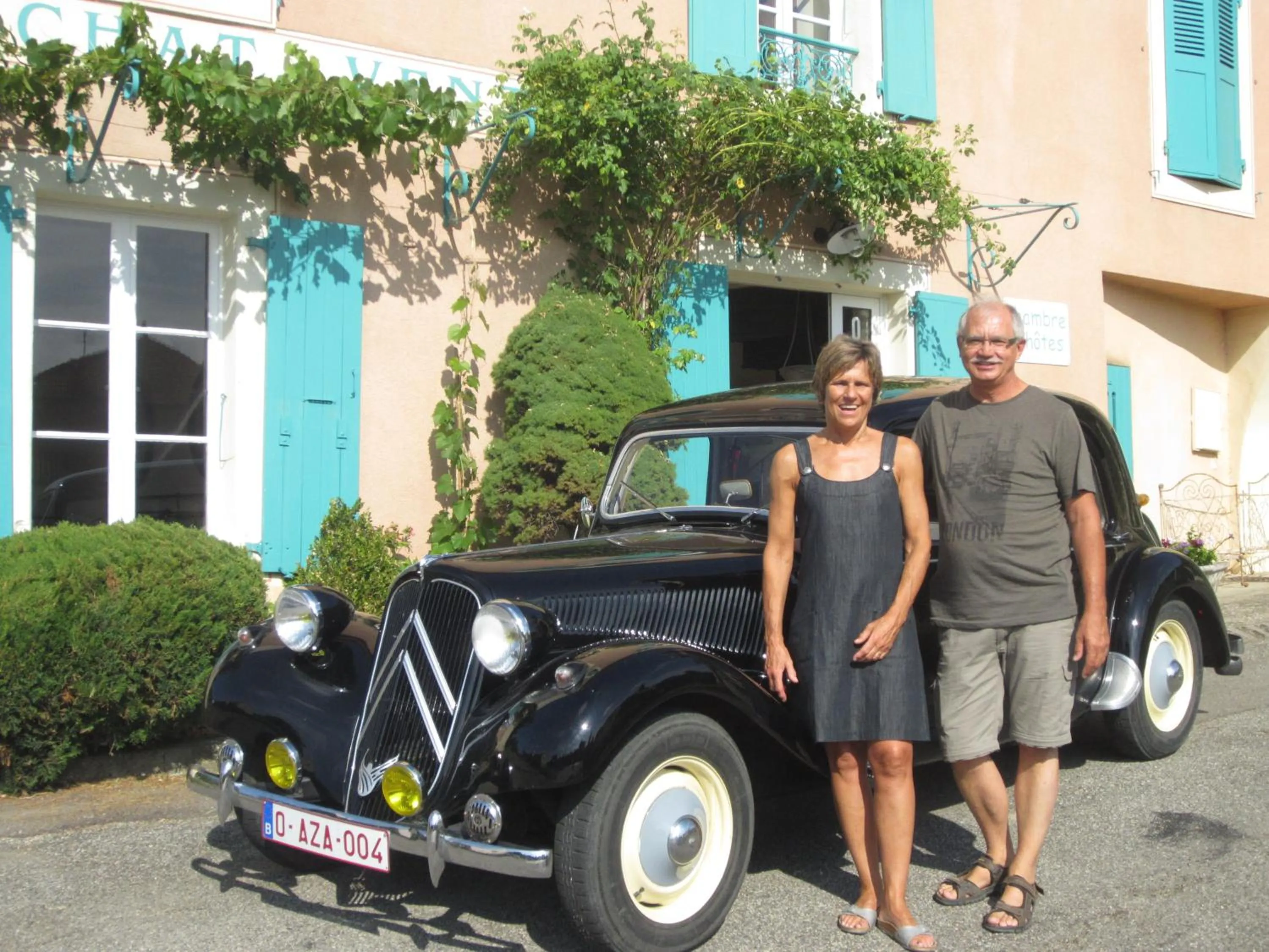 group of guests in Chez L'Antiquaire