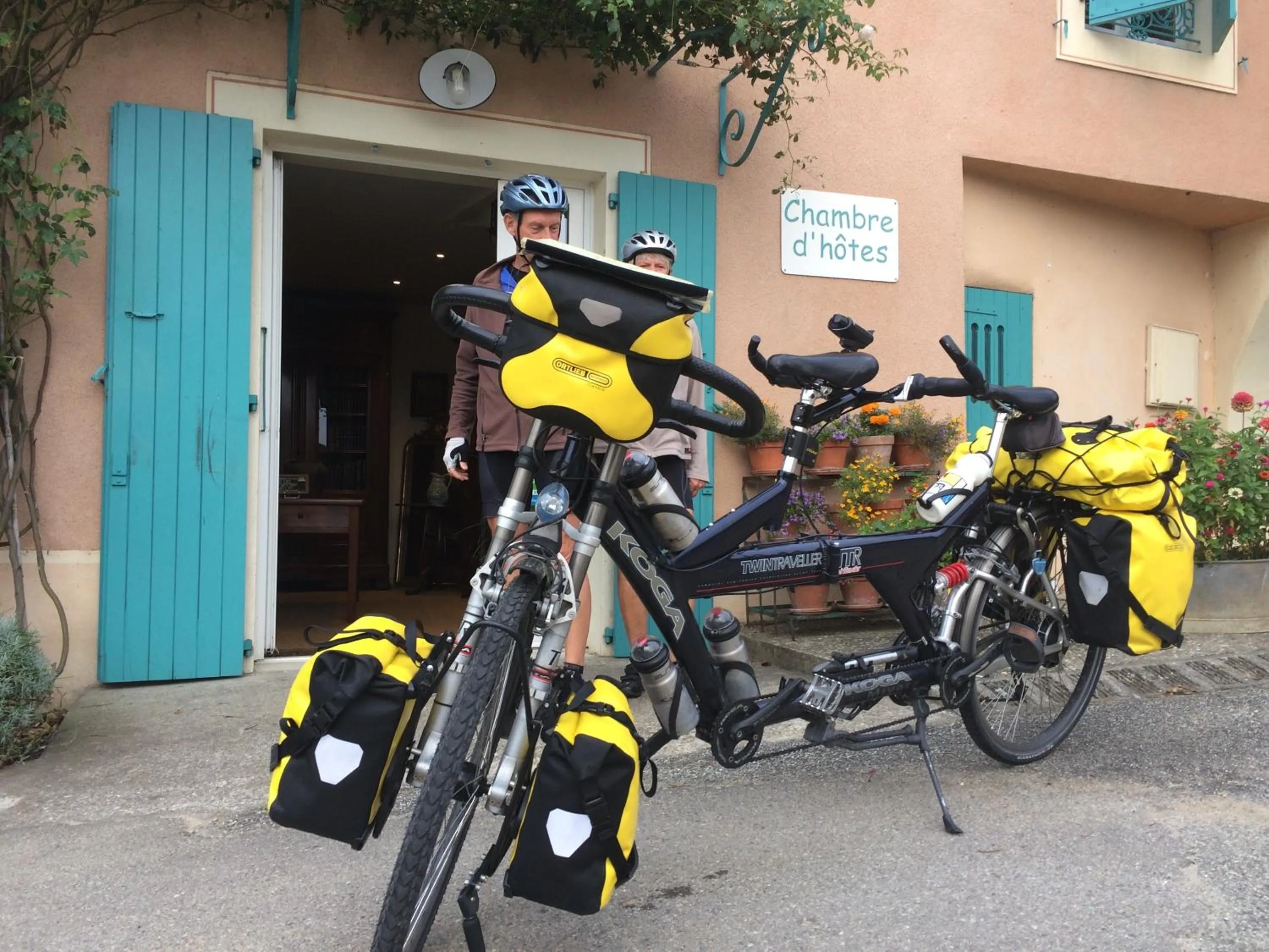 group of guests in Chez L'Antiquaire