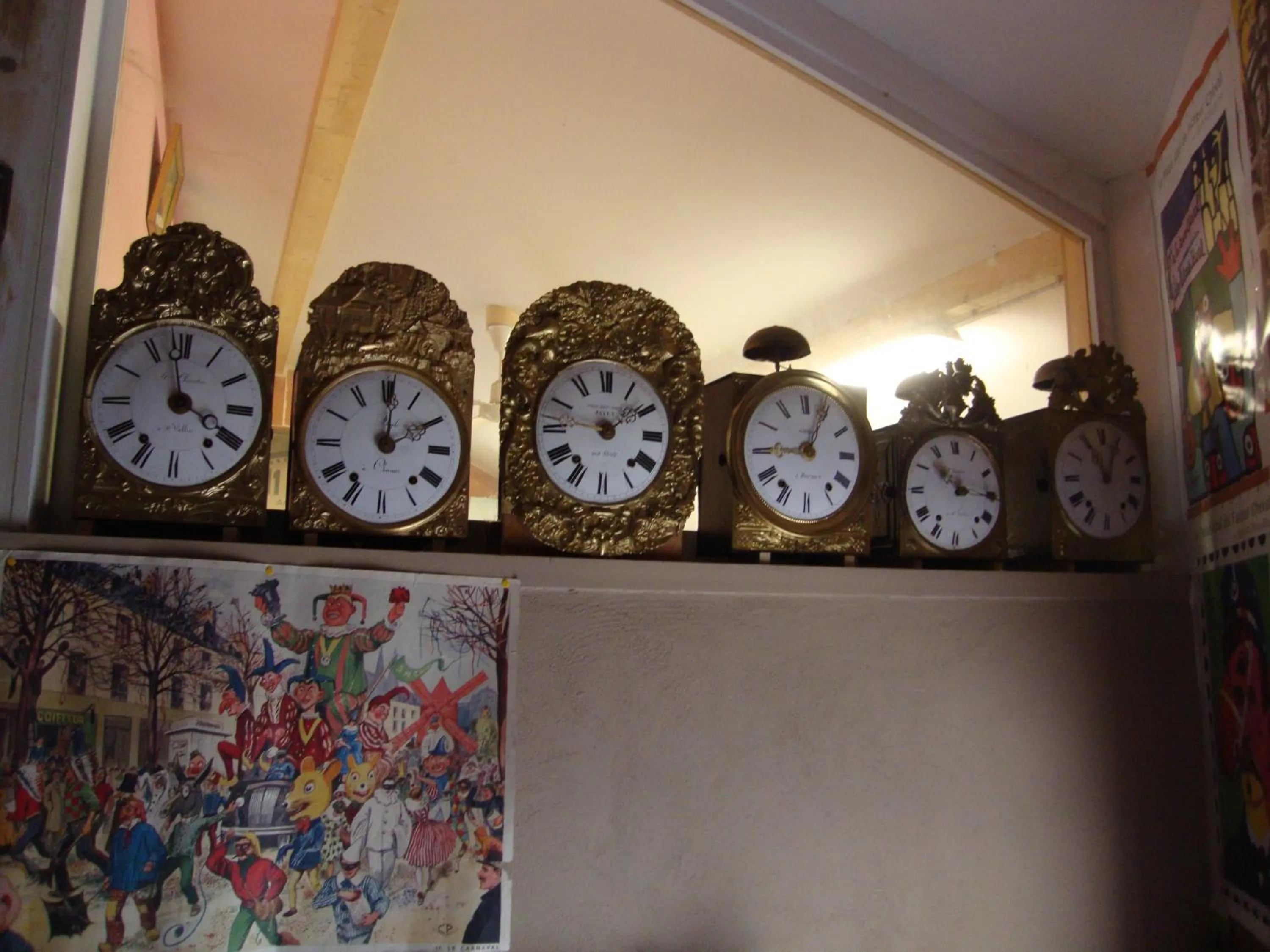 Decorative detail in Chez L'Antiquaire