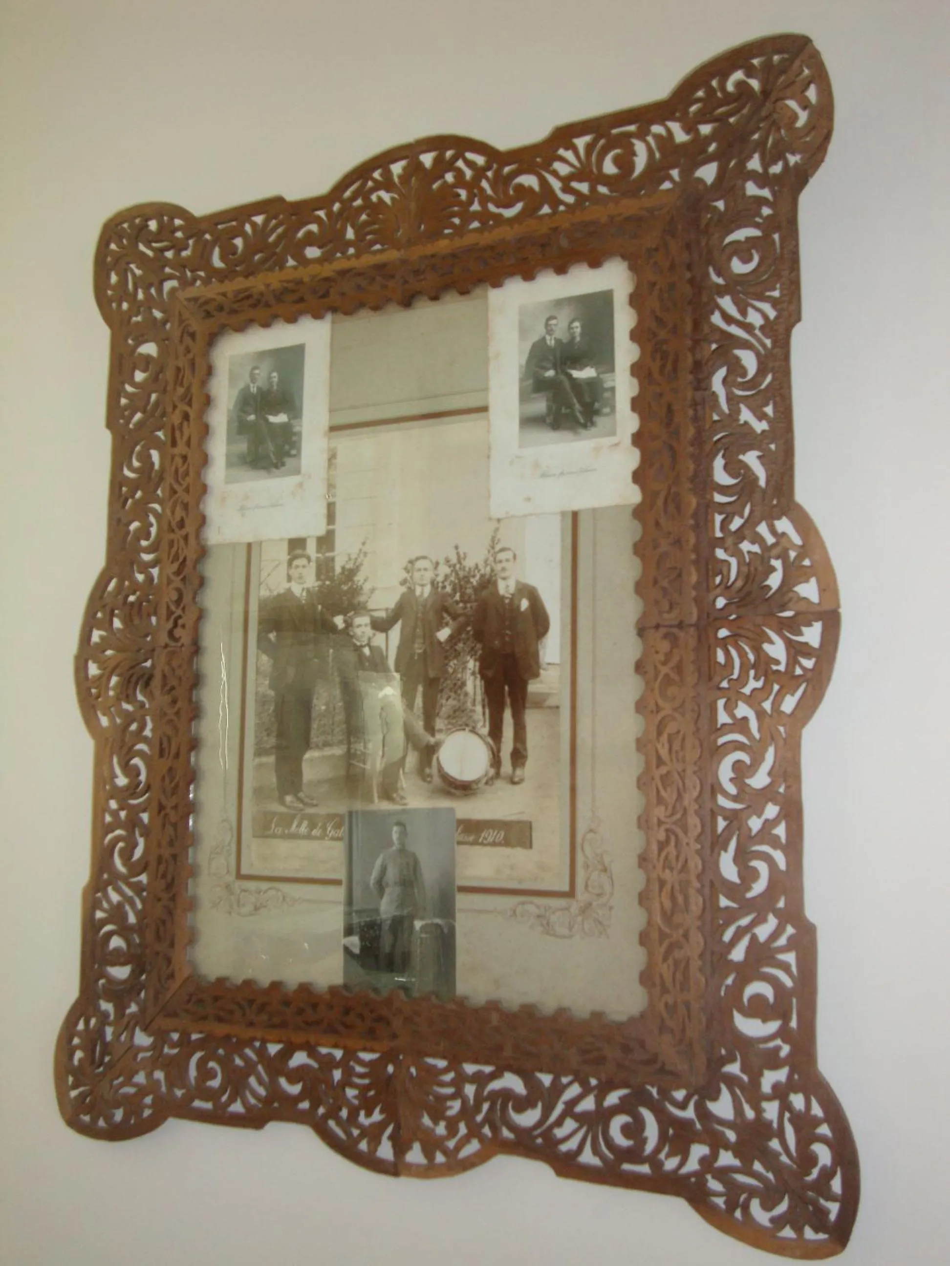 Decorative detail in Chez L'Antiquaire