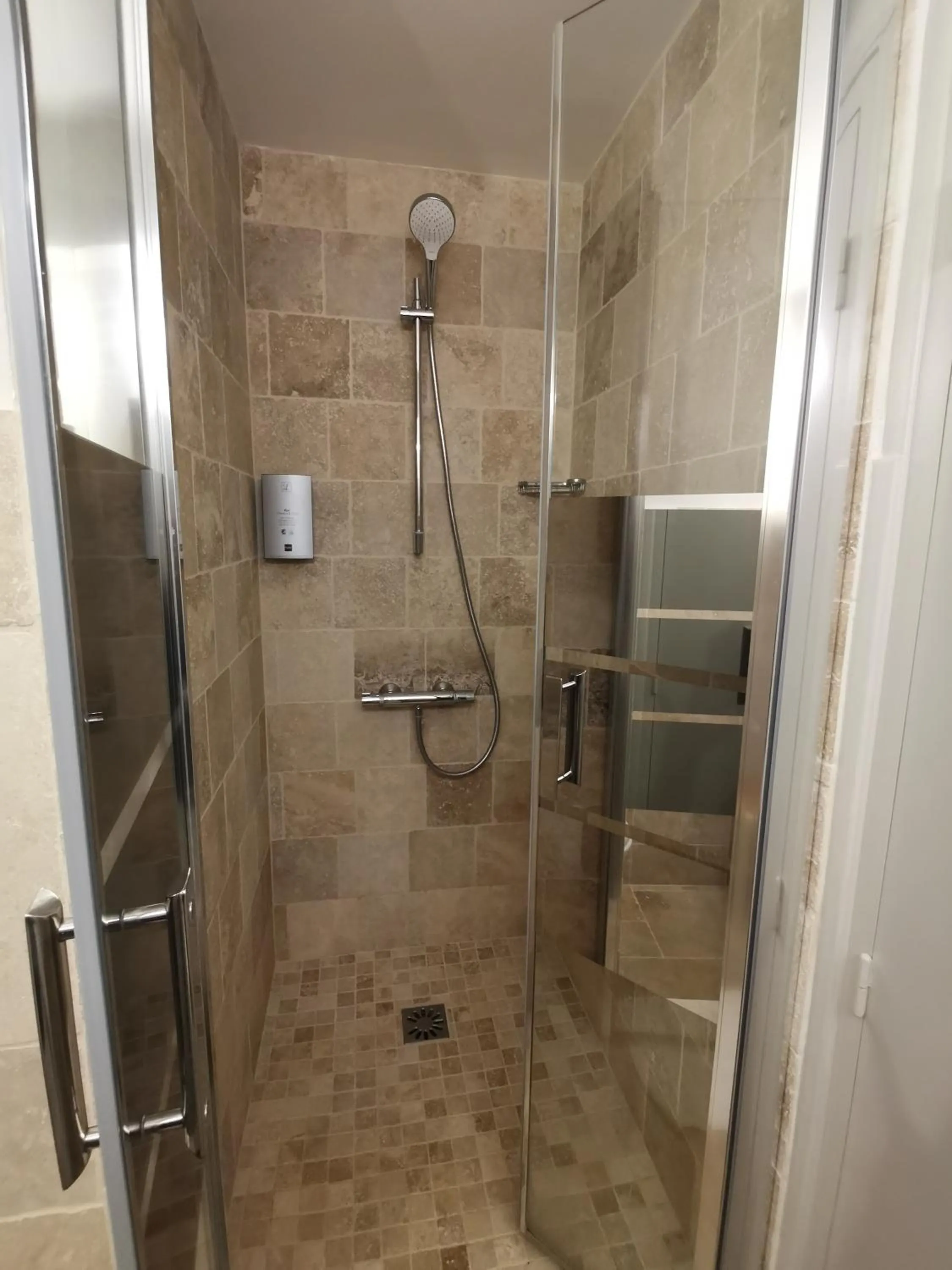 Bathroom in Logis Hôtel-Restaurant Le Relais