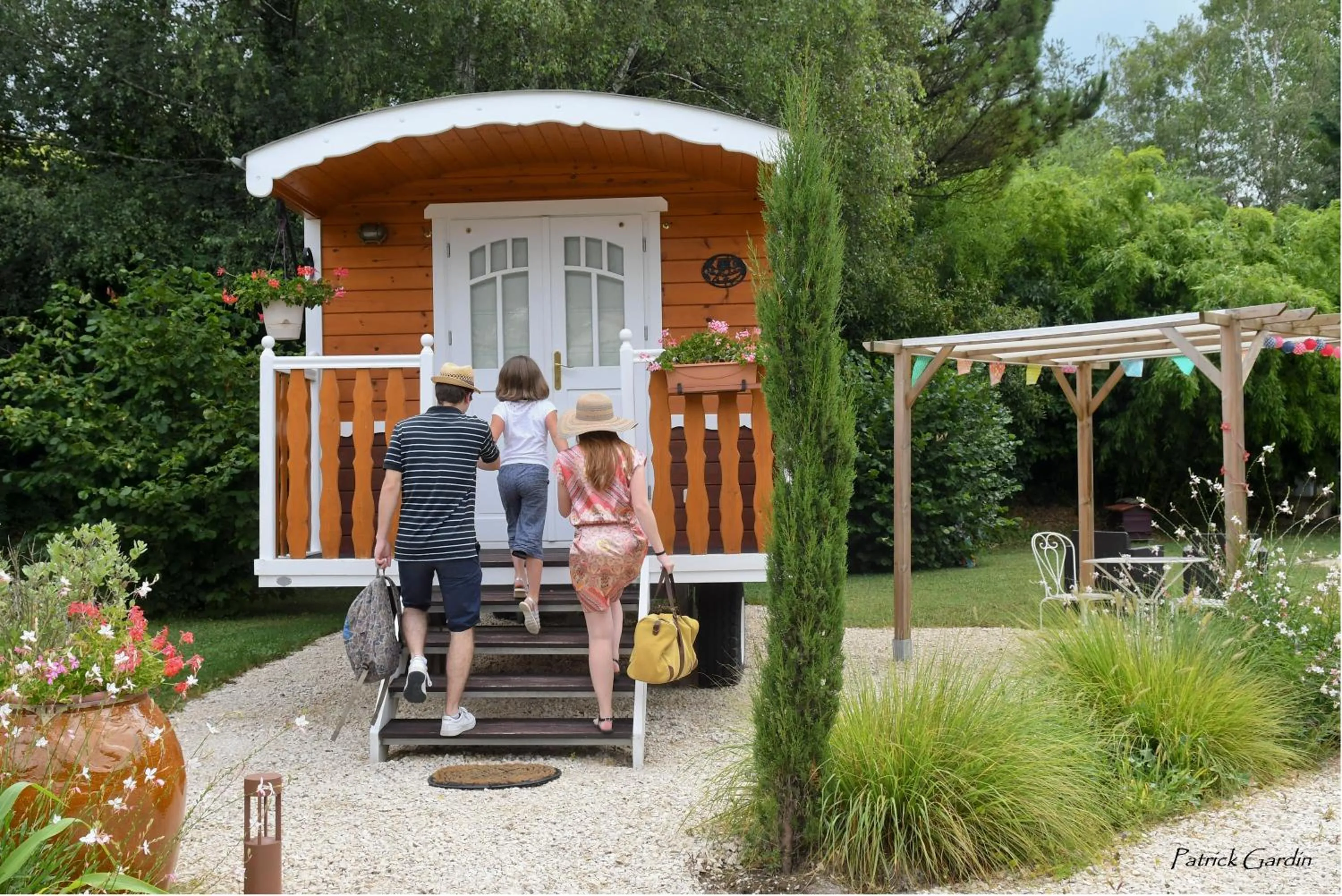 Garden in Logis Hôtel-Restaurant Le Relais