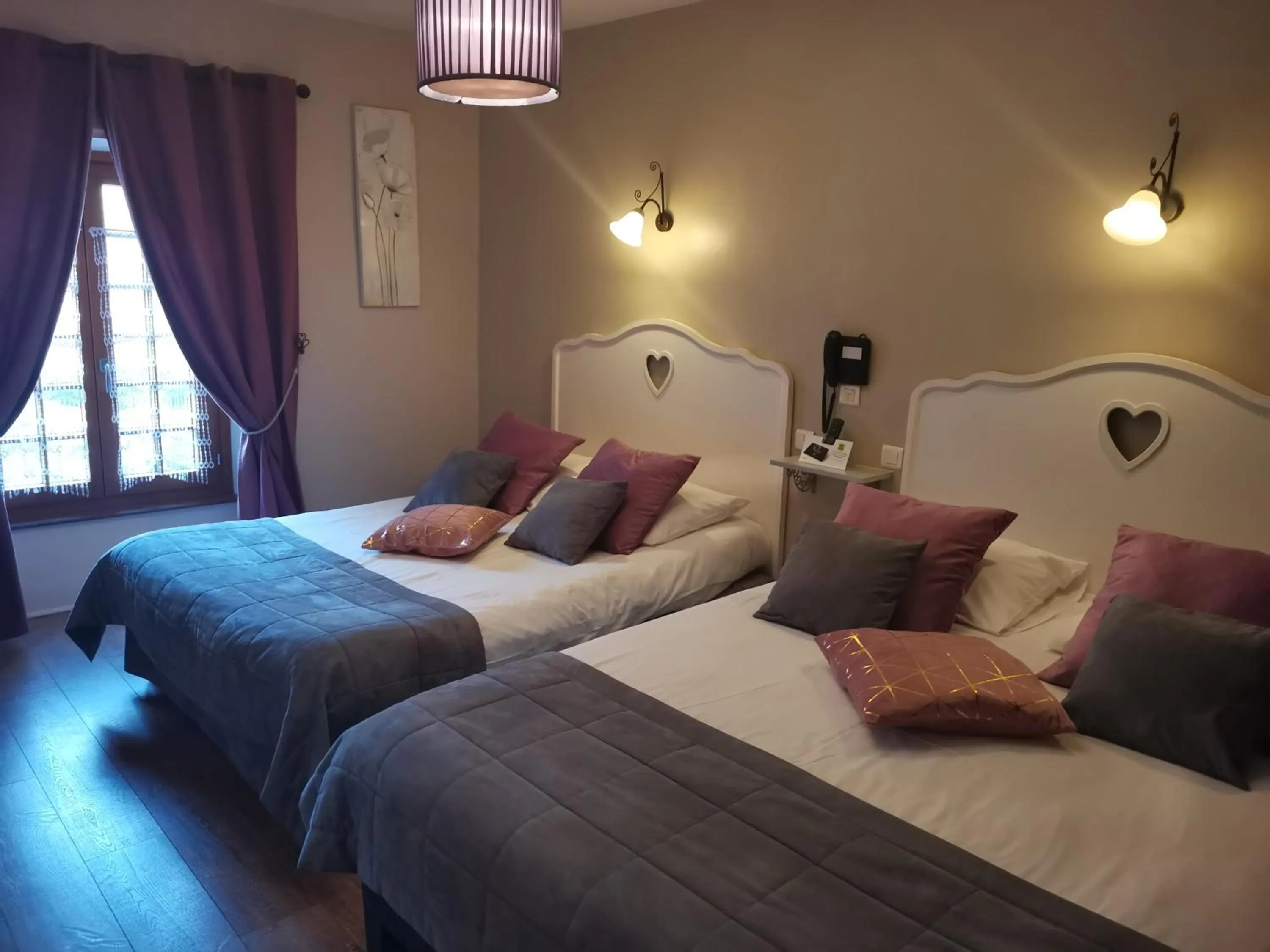 children, Bed in Logis Hôtel-Restaurant Le Relais