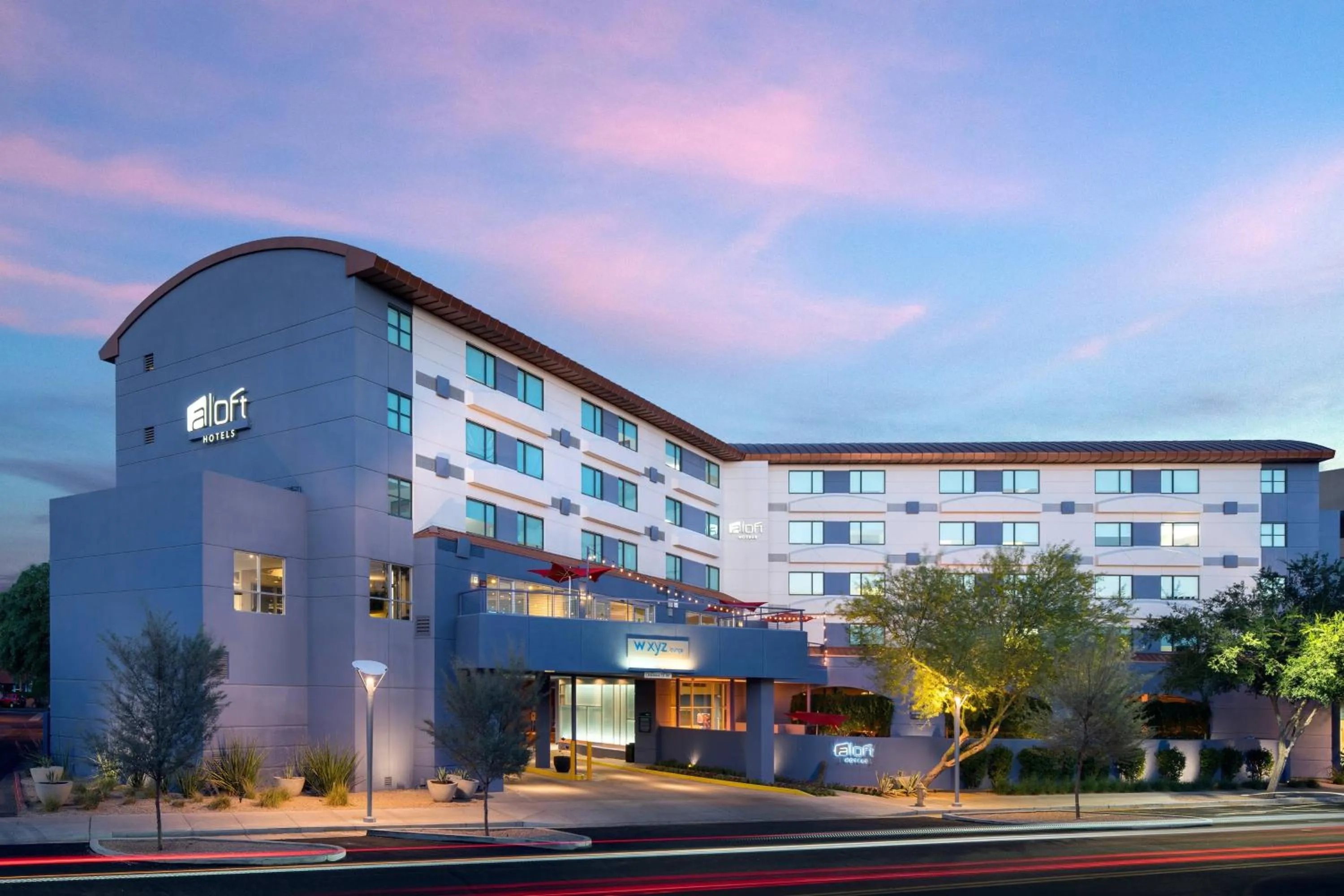 Property building in Aloft Scottsdale