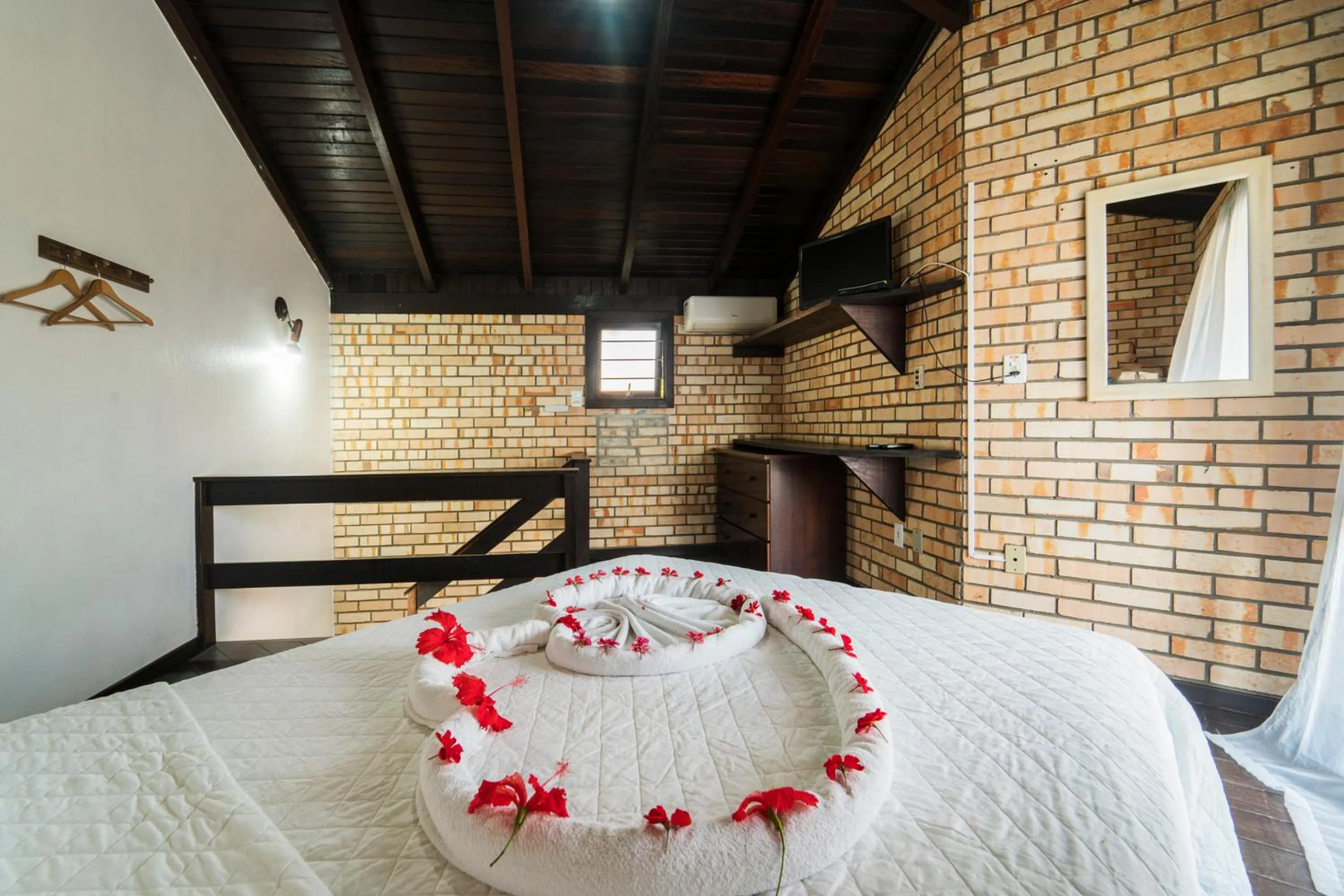 Photo of the whole room, Bed in Pousada Albacora