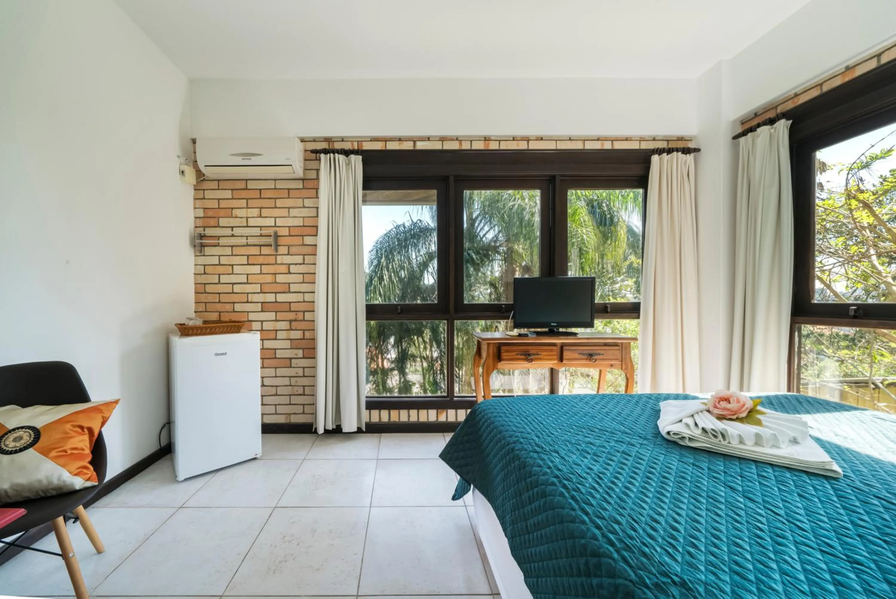 View (from property/room), Bed in Pousada Albacora