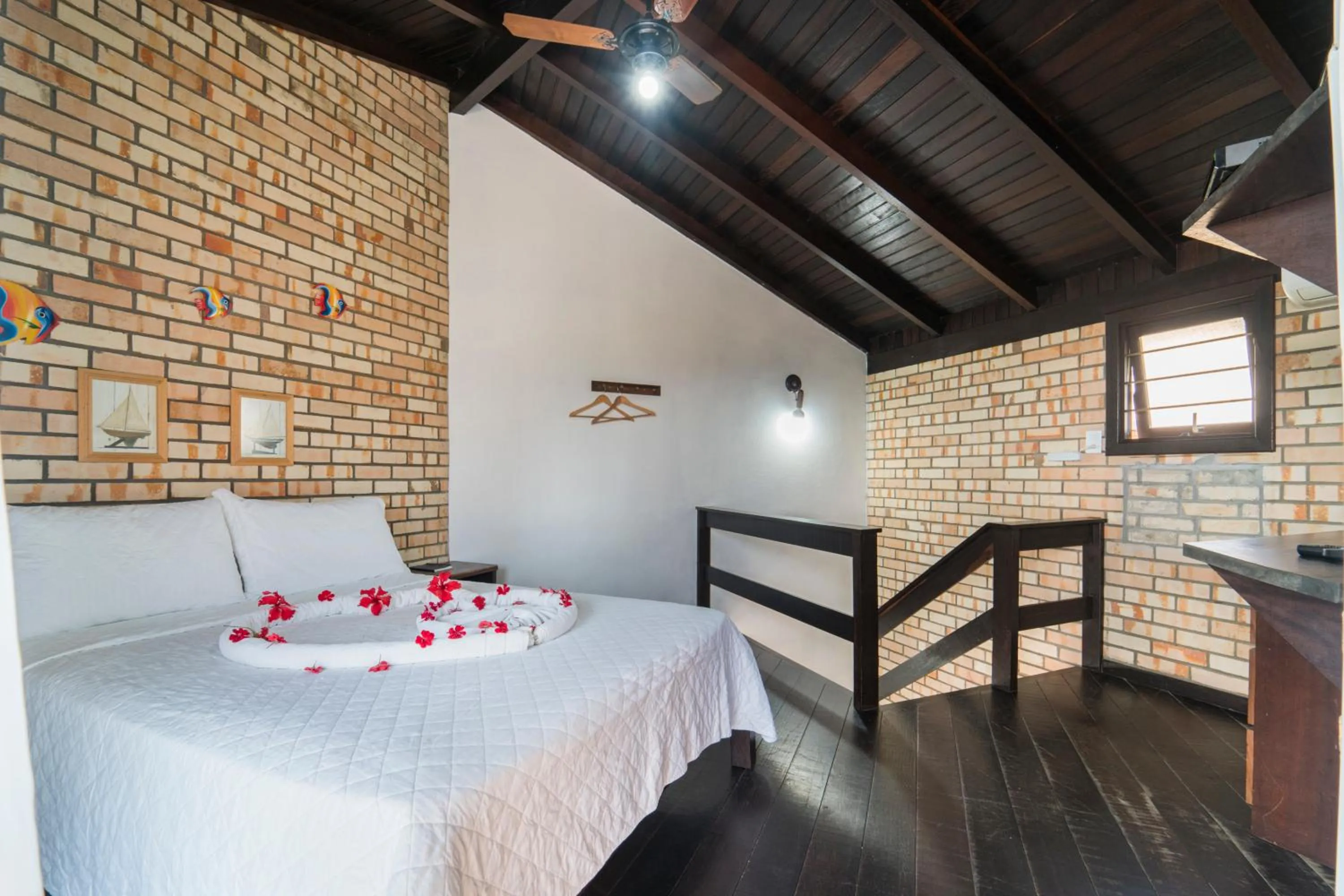 Photo of the whole room, Bed in Pousada Albacora