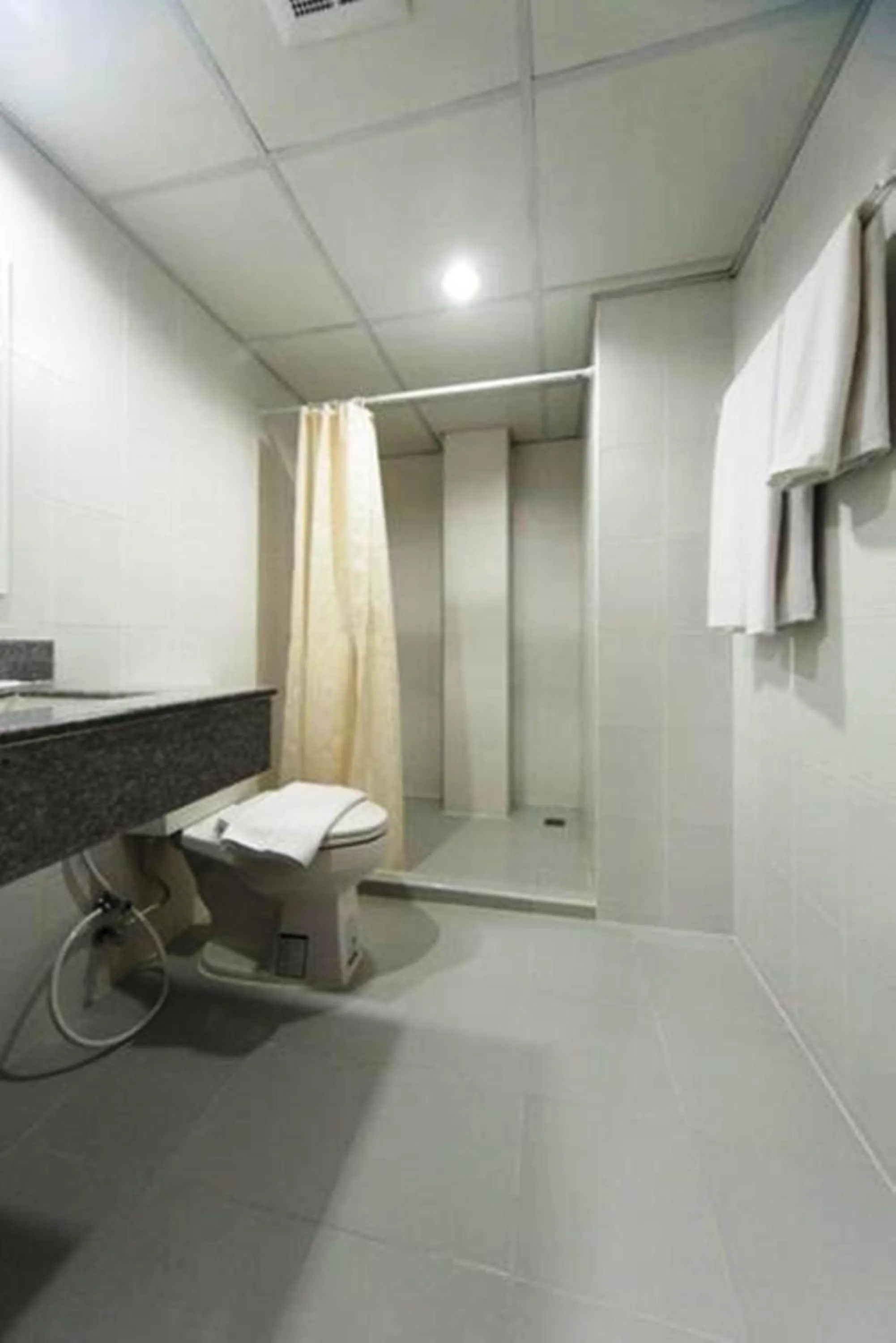 Shower in Gateway Hotel Pratunam