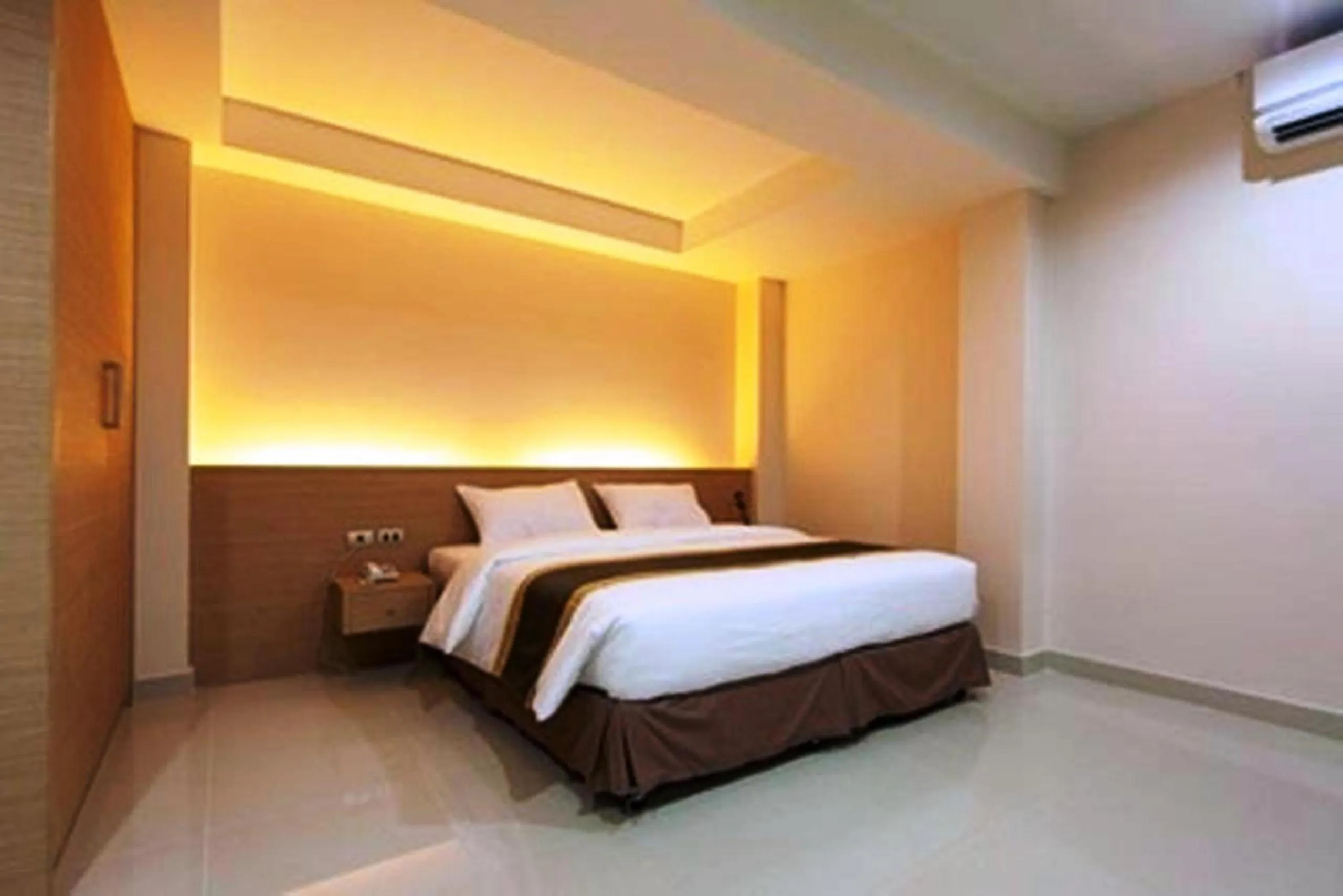 Bed in Gateway Hotel Pratunam