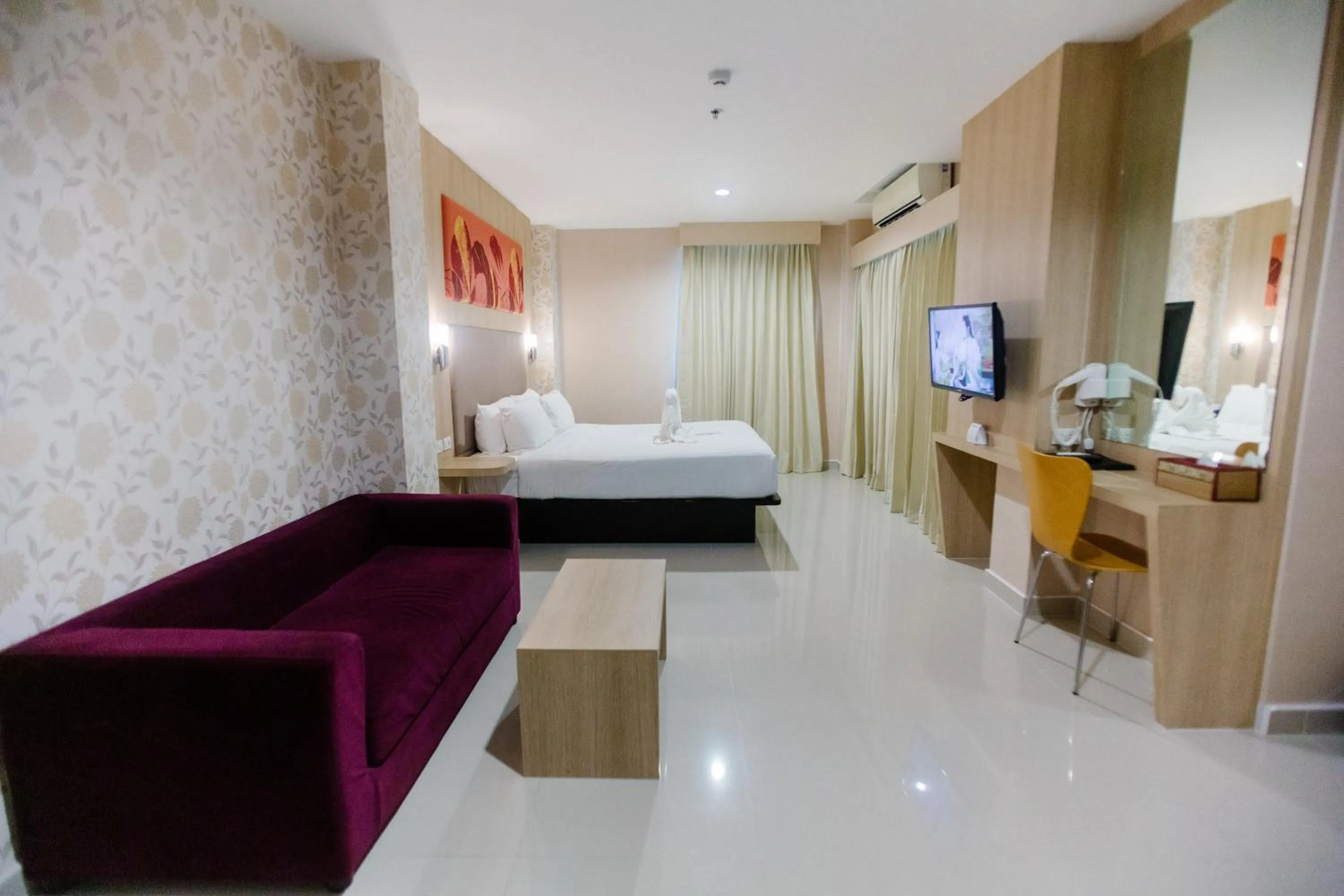 Photo of the whole room, Bed in Best Western Royal Buriram