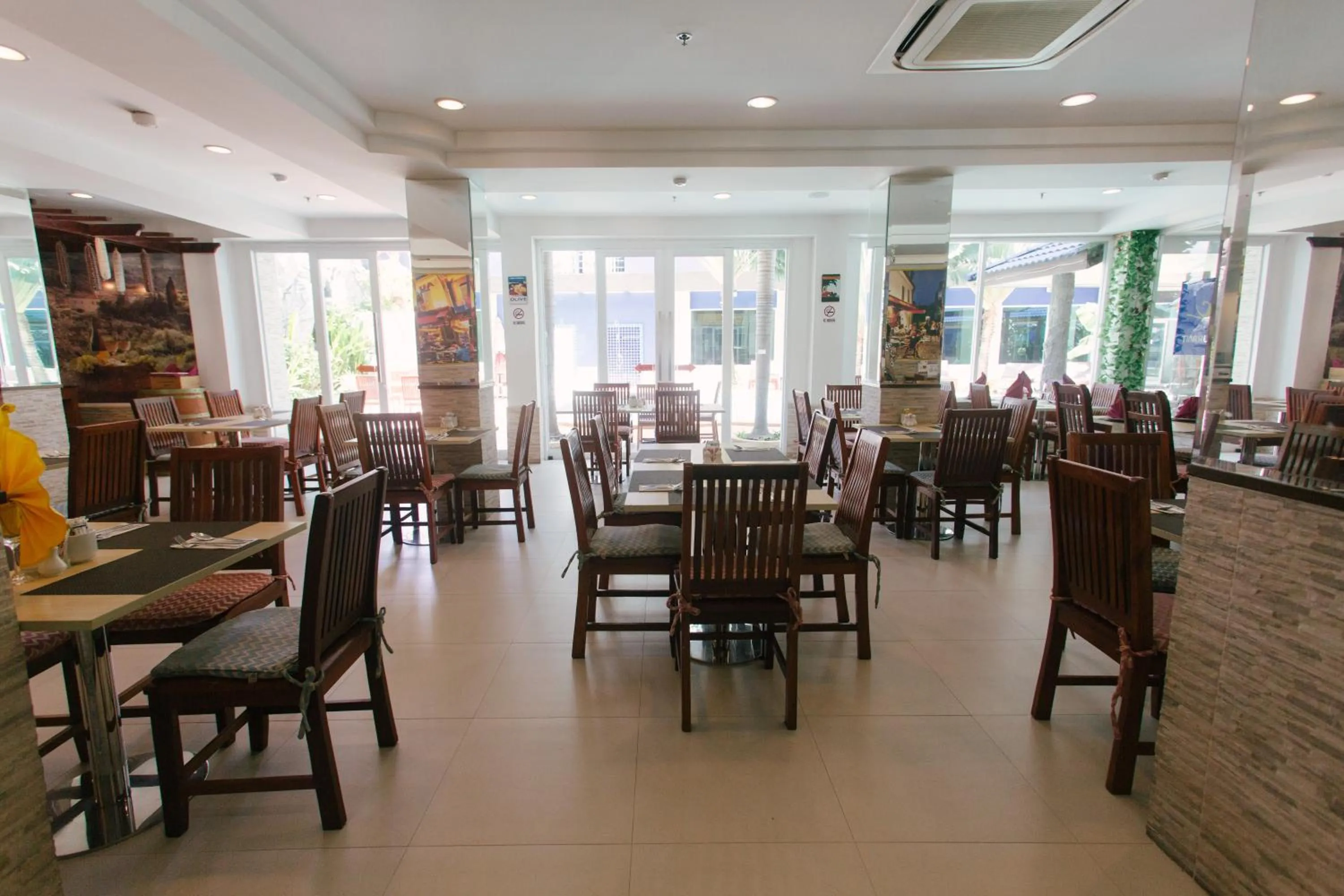 Restaurant/places to eat in Best Western Royal Buriram