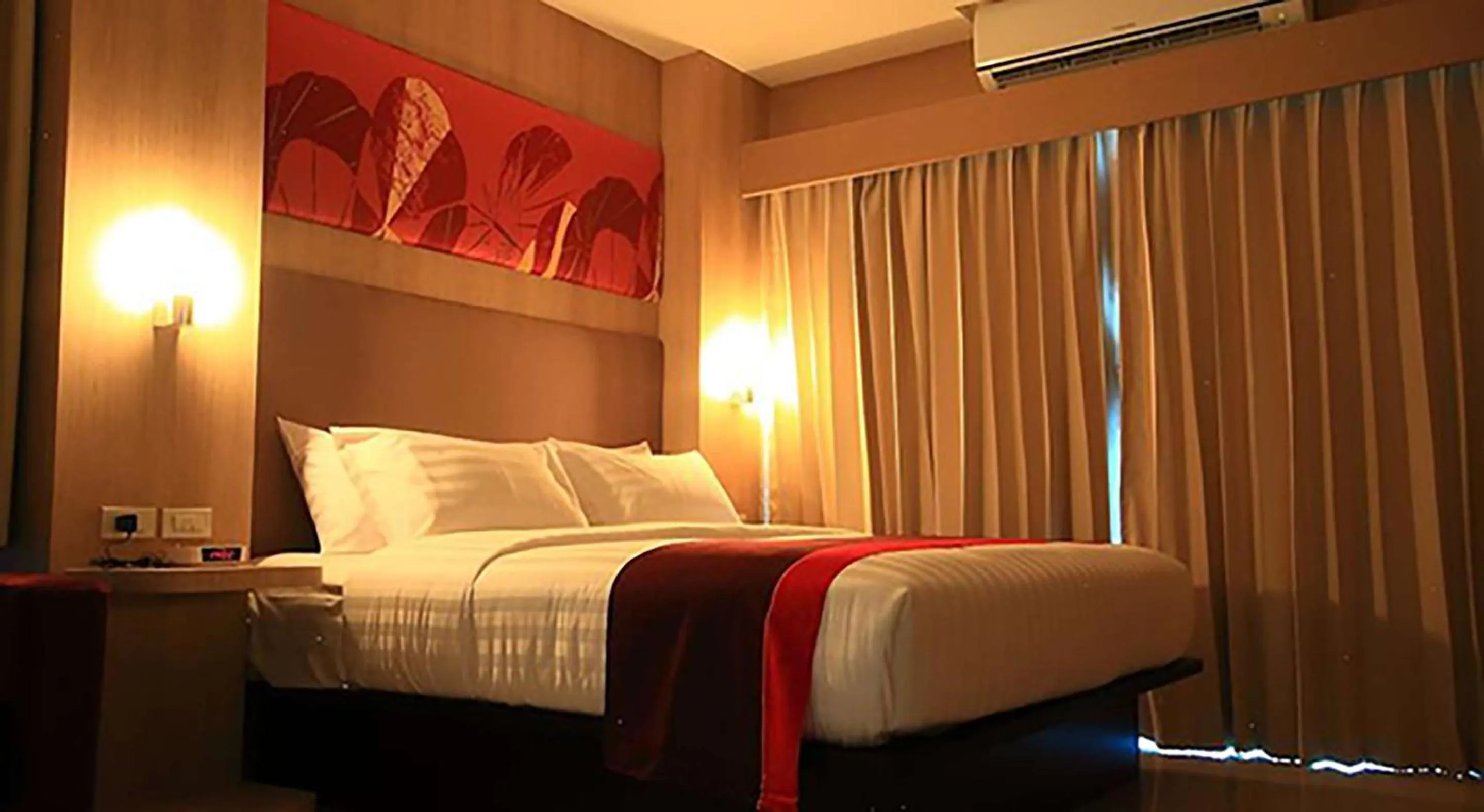 Photo of the whole room, Bed in Best Western Royal Buriram