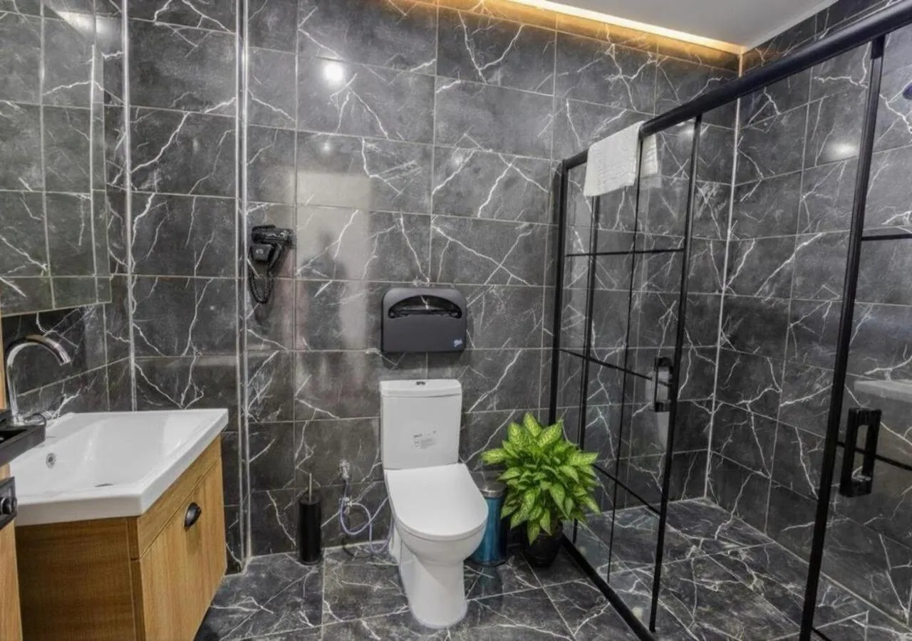 Shower in Acar Airport Hotel