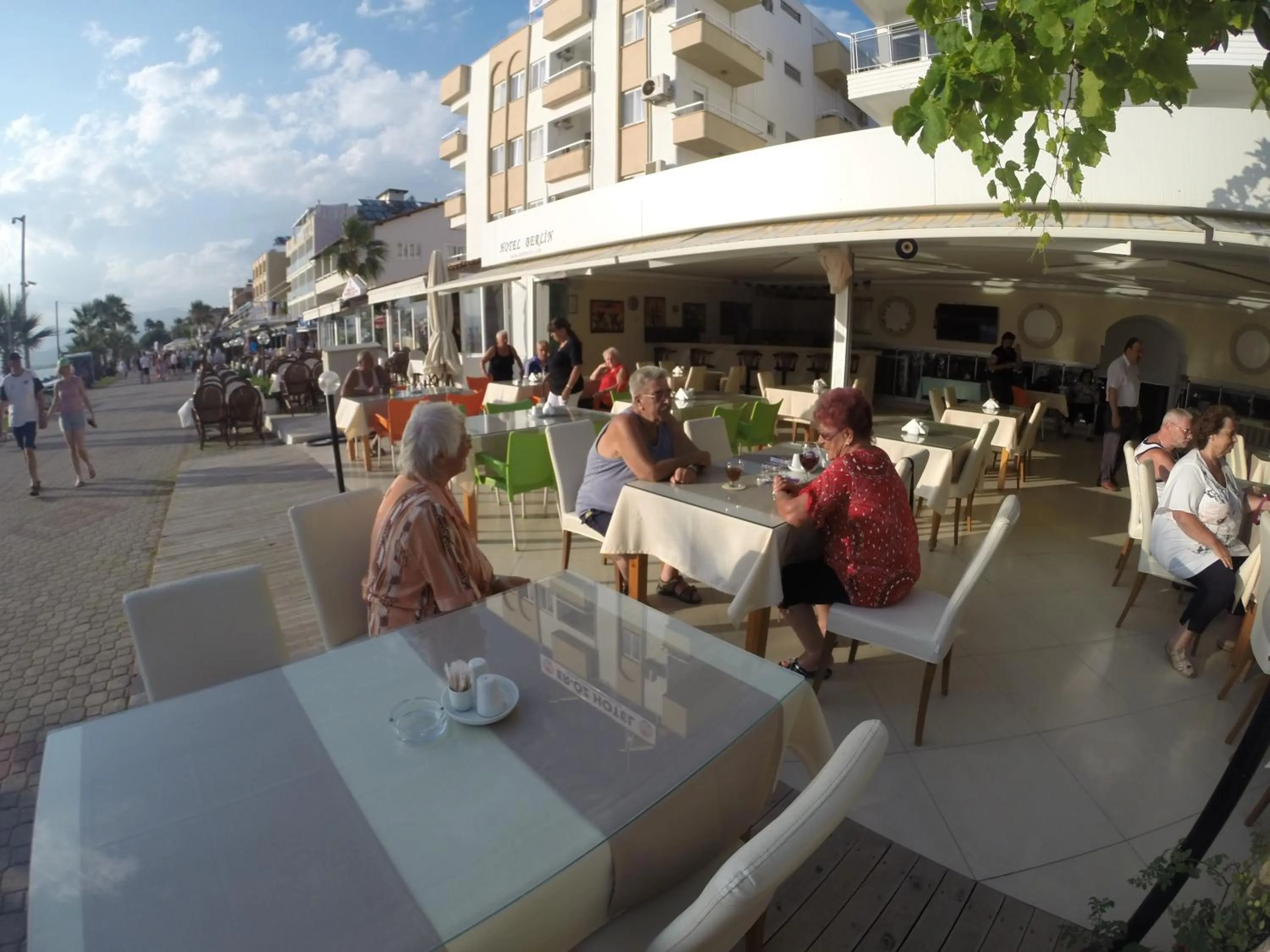 Restaurant/places to eat in Hotel Berlin