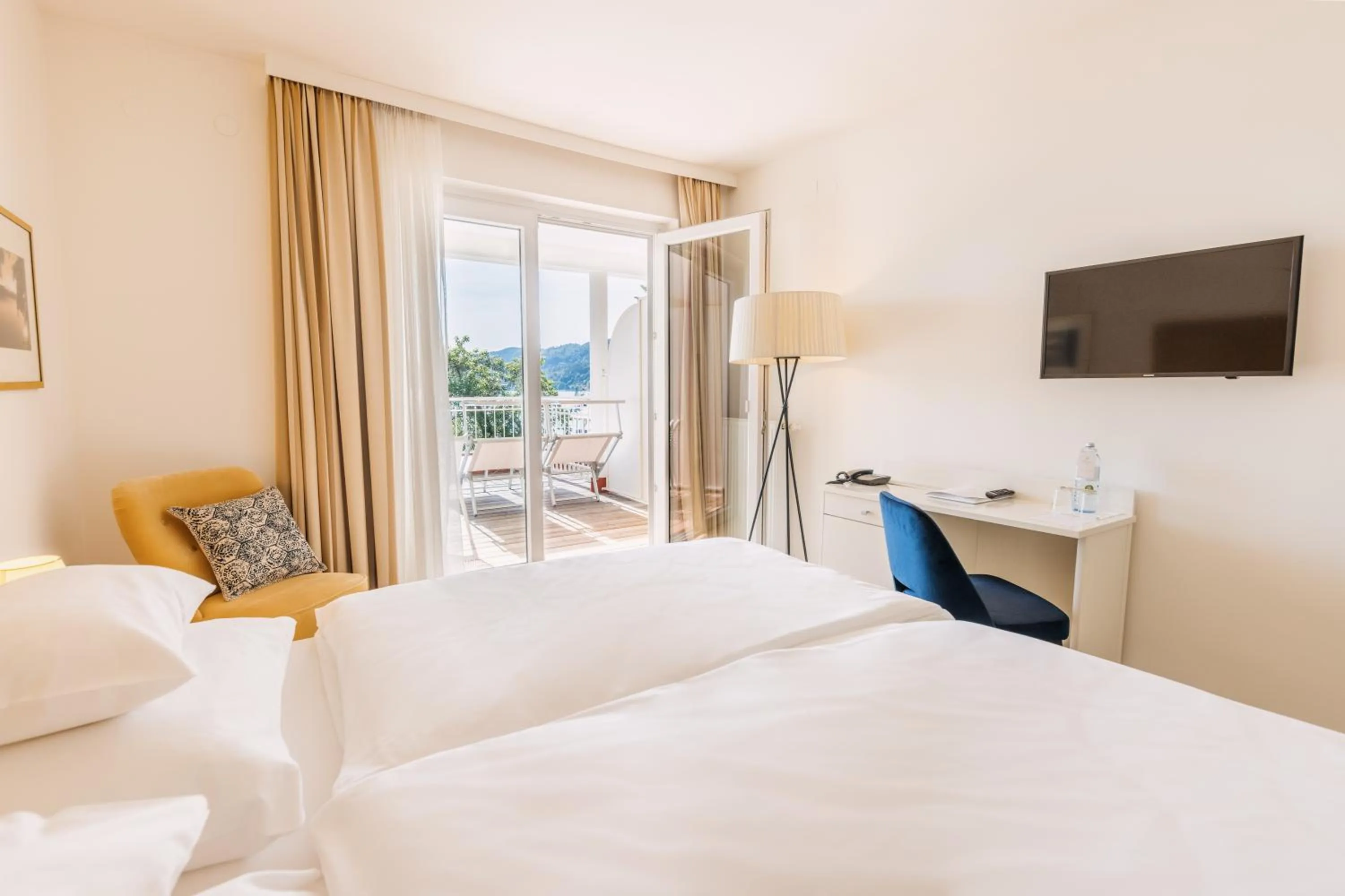 Photo of the whole room, Bed in Seehotel Dr. Jilly