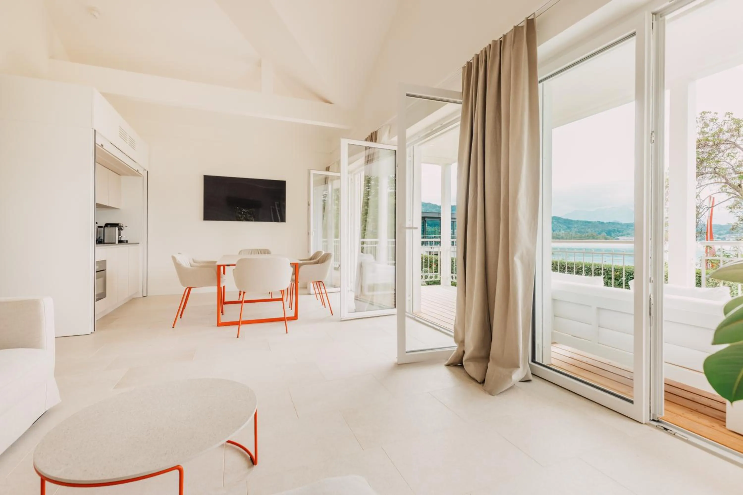 Photo of the whole room, Bed in Seehotel Dr. Jilly