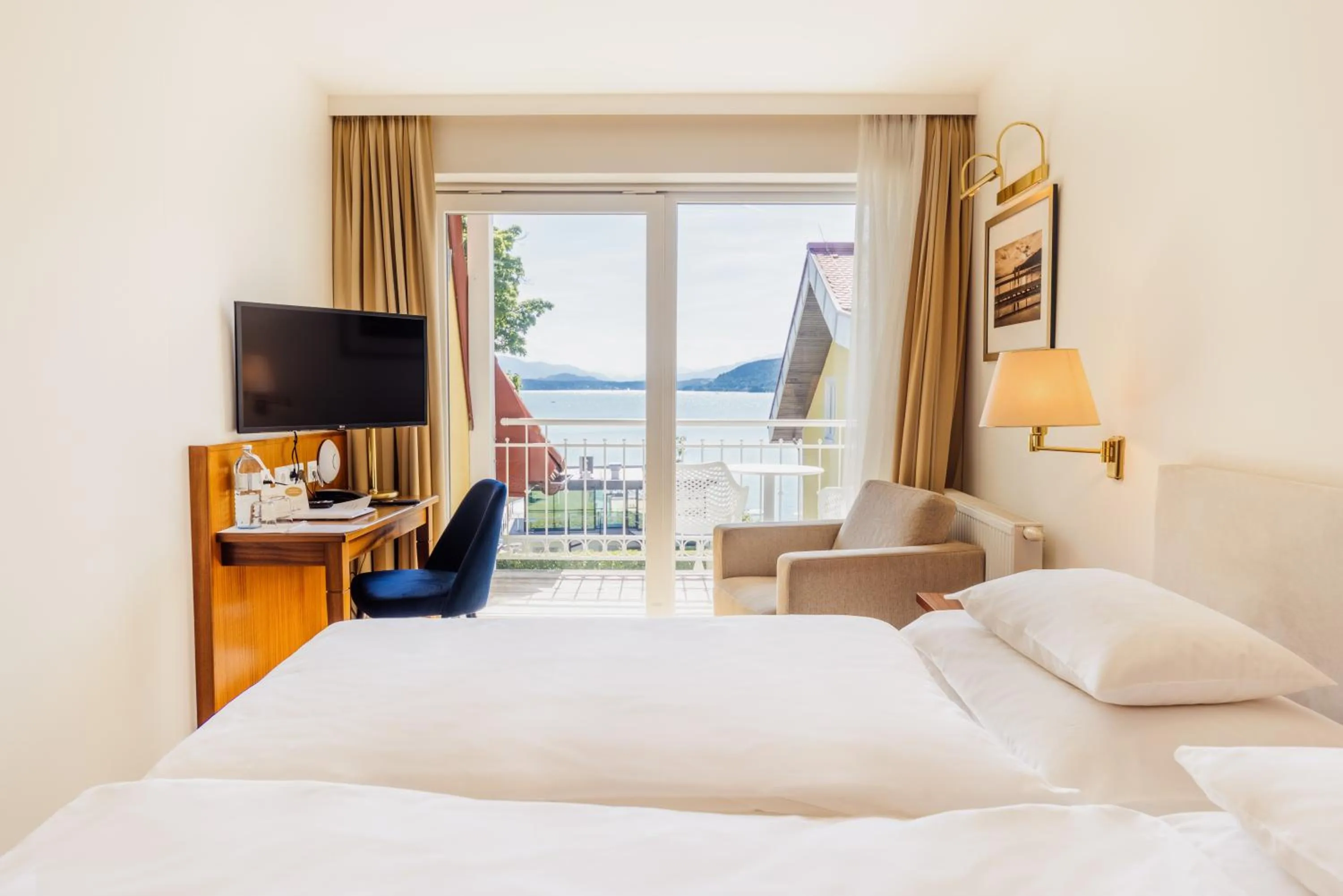 Photo of the whole room, Bed in Seehotel Dr. Jilly