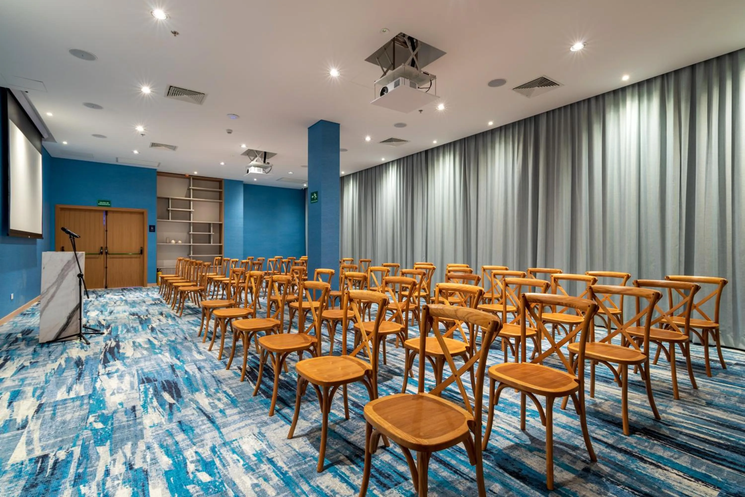 Business facilities in Aquamare Hotel