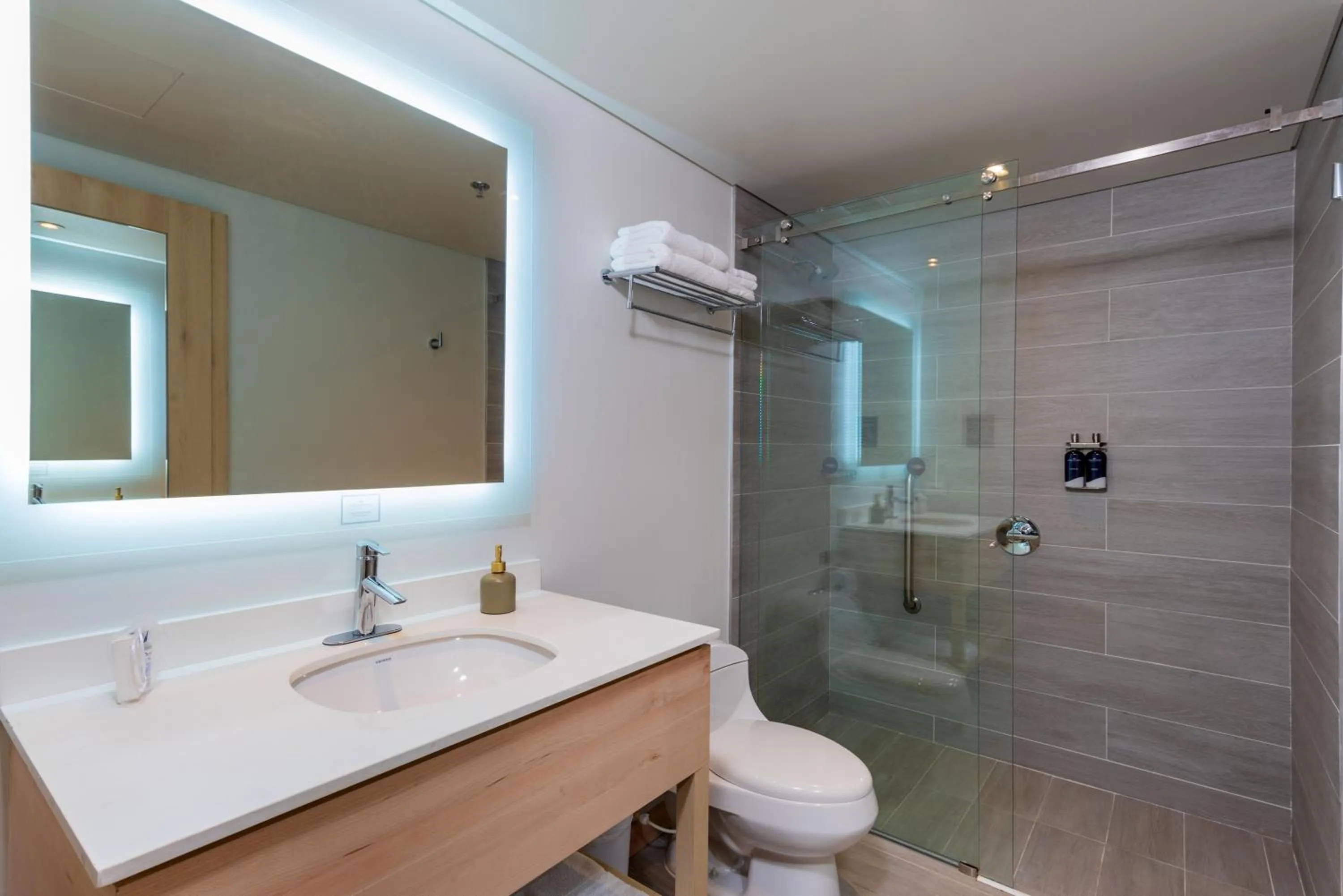 Bathroom in Aquamare Hotel