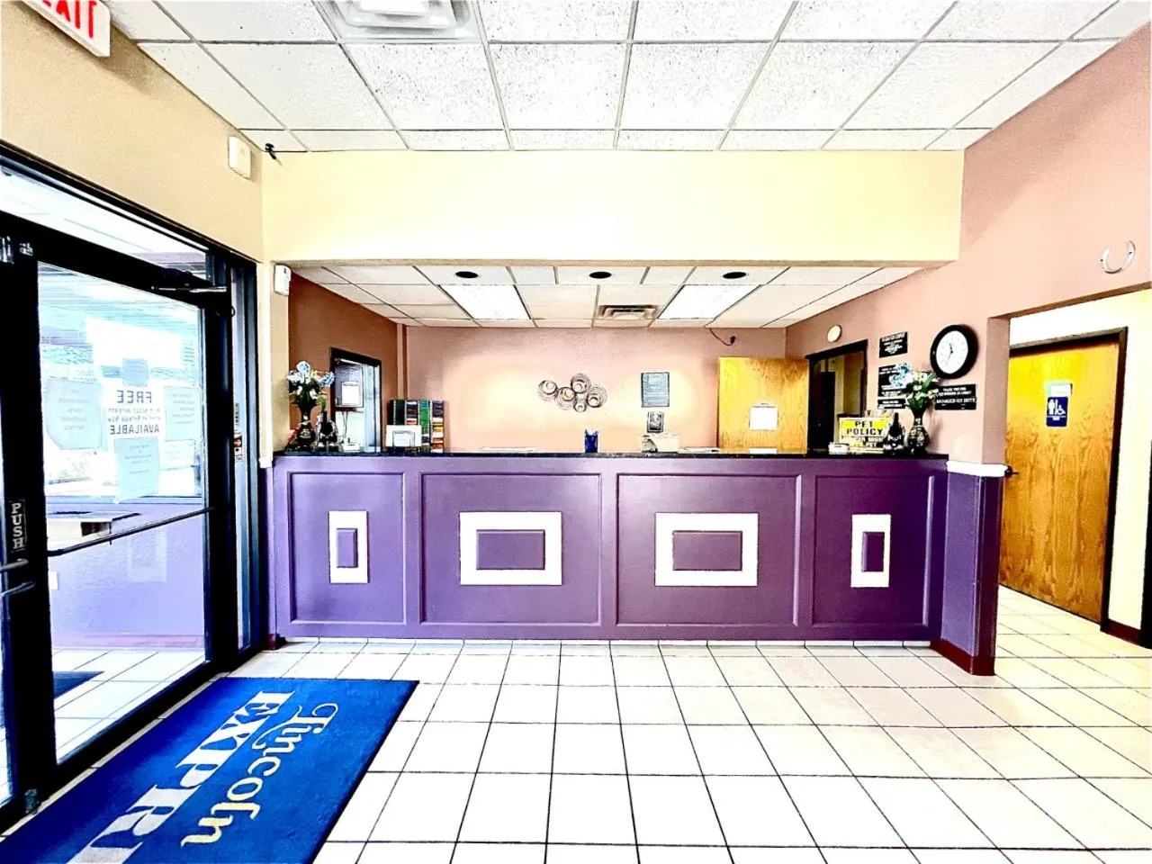 Lobby or reception in OK Hotel