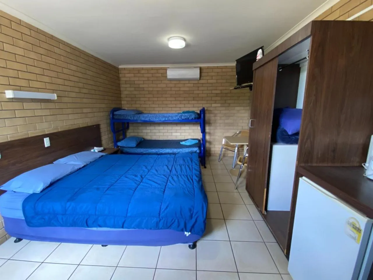 Bed in Grand Hotel Motel