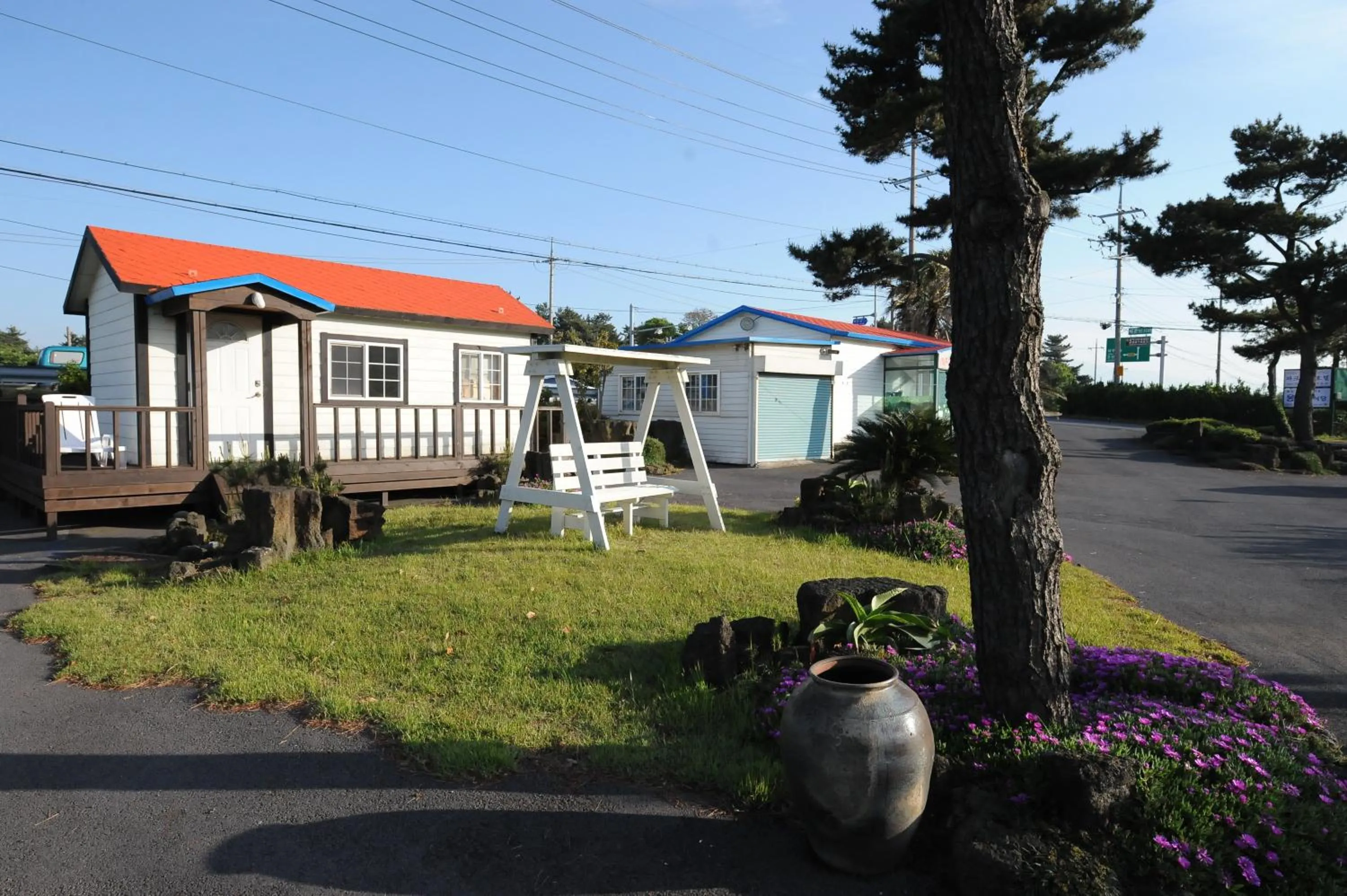 Property building in Jeju Feel House