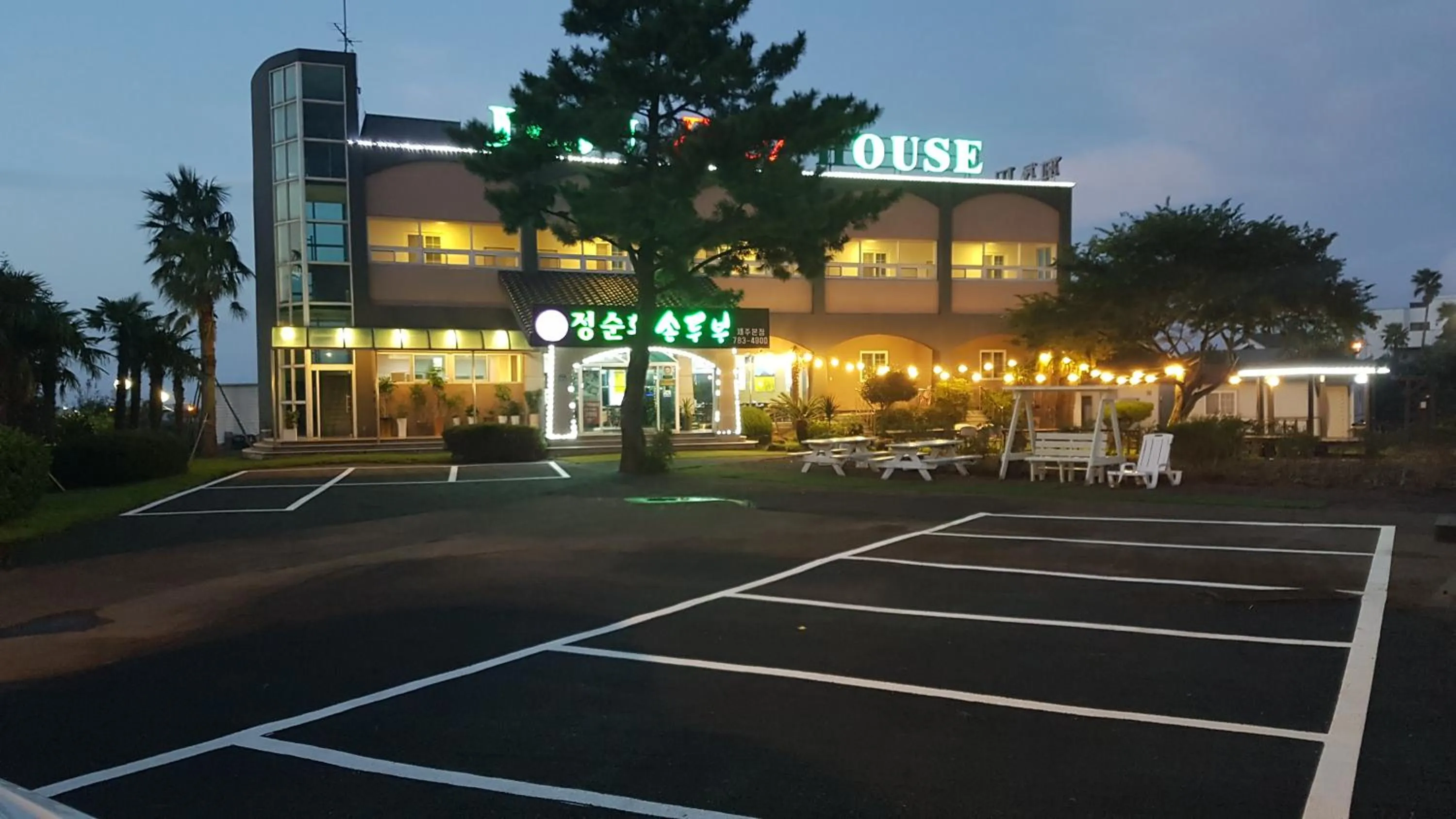 Parking in Jeju Feel House