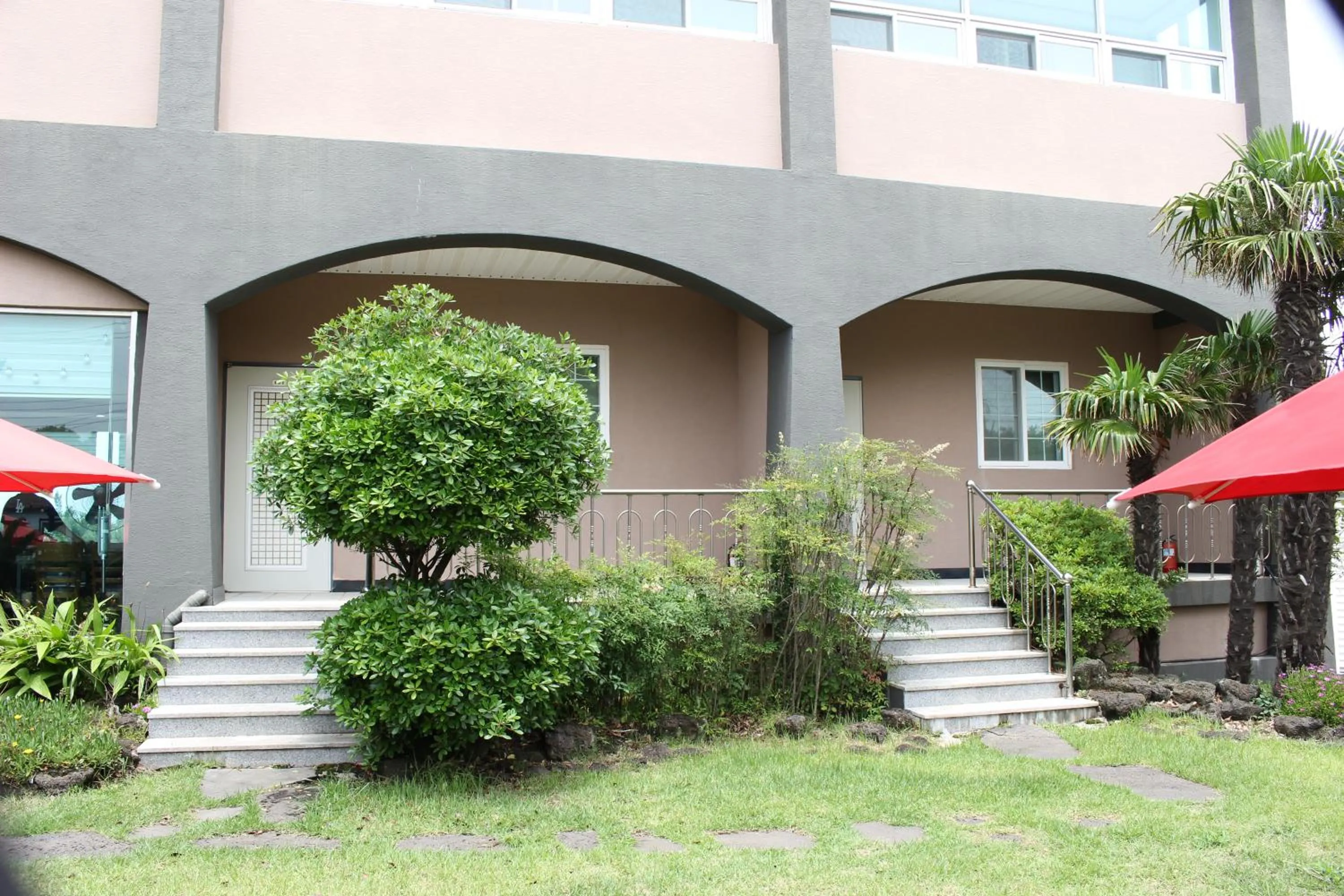 Property building in Jeju Feel House