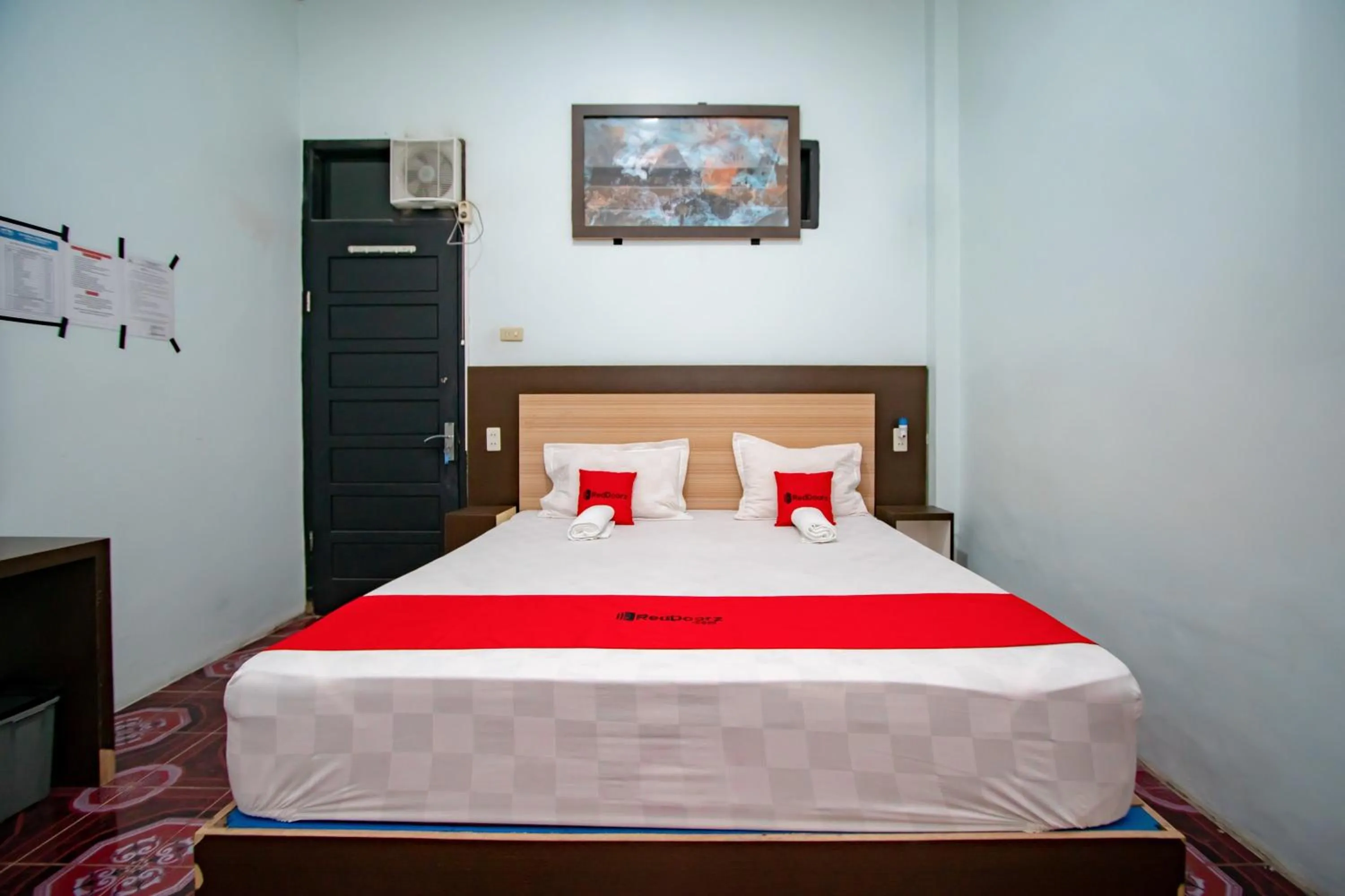 Bedroom, Bed in RedDoorz Syariah near Danau Lut Tawar Takengon