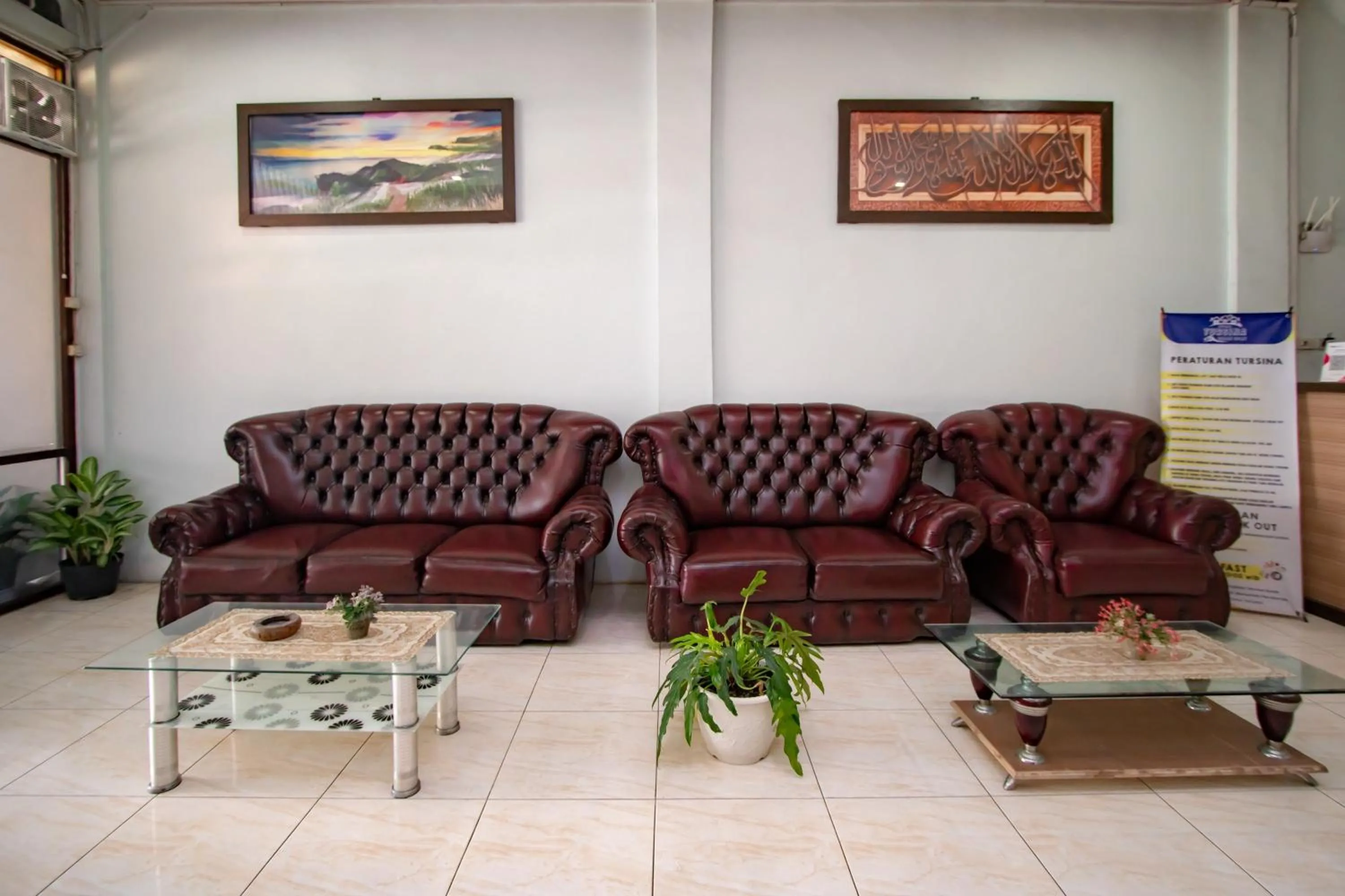 Living room in RedDoorz Syariah near Danau Lut Tawar Takengon