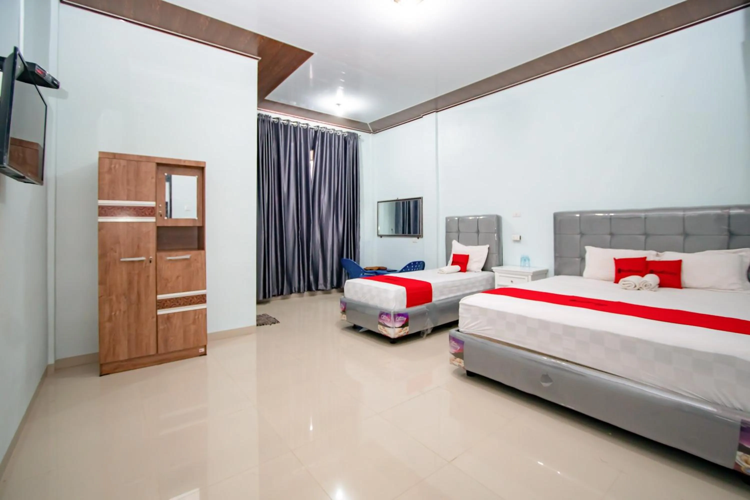 Bedroom, Bed in RedDoorz Syariah near Danau Lut Tawar Takengon