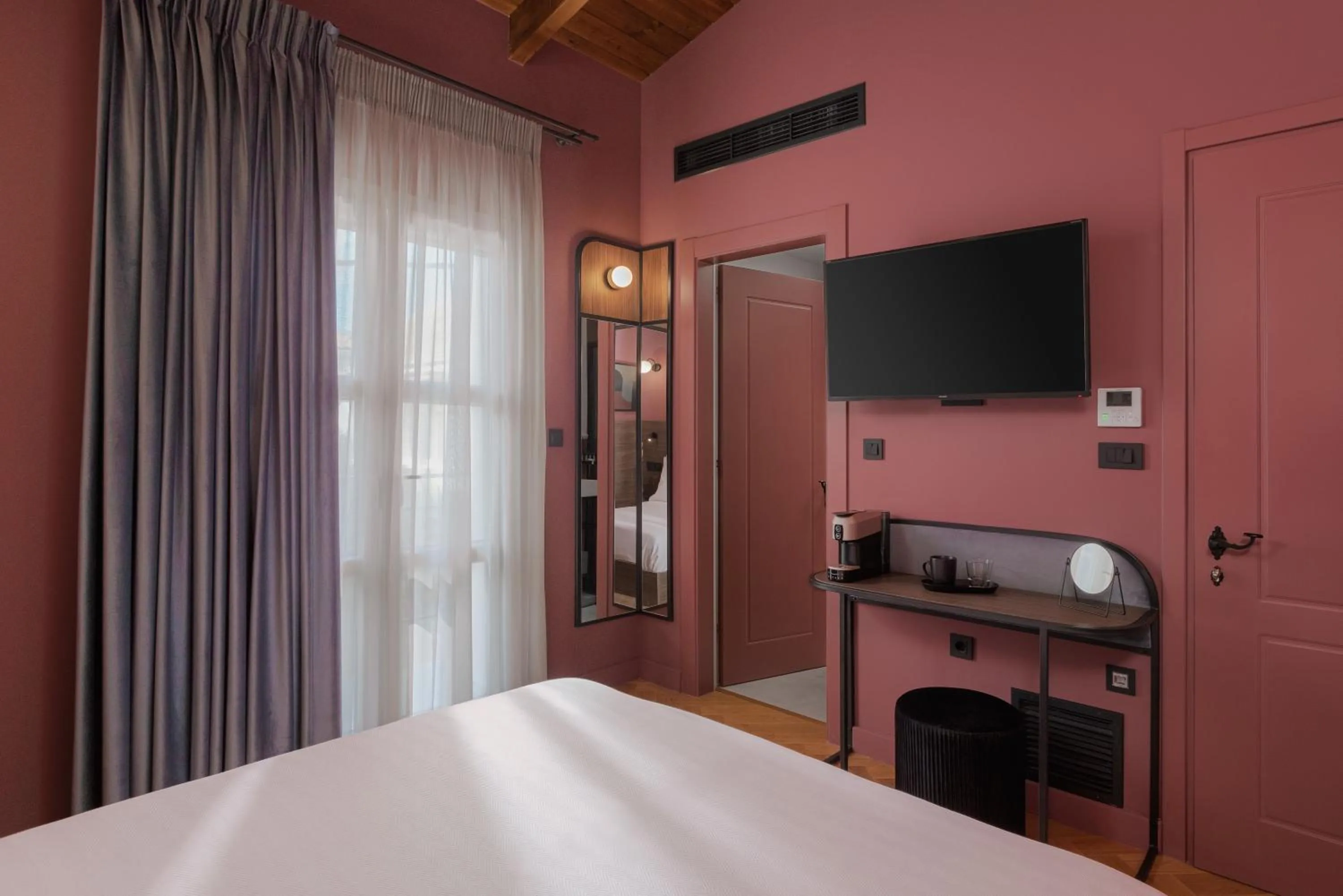 TV and multimedia, Bed in NAIADES the residence ioannina castle